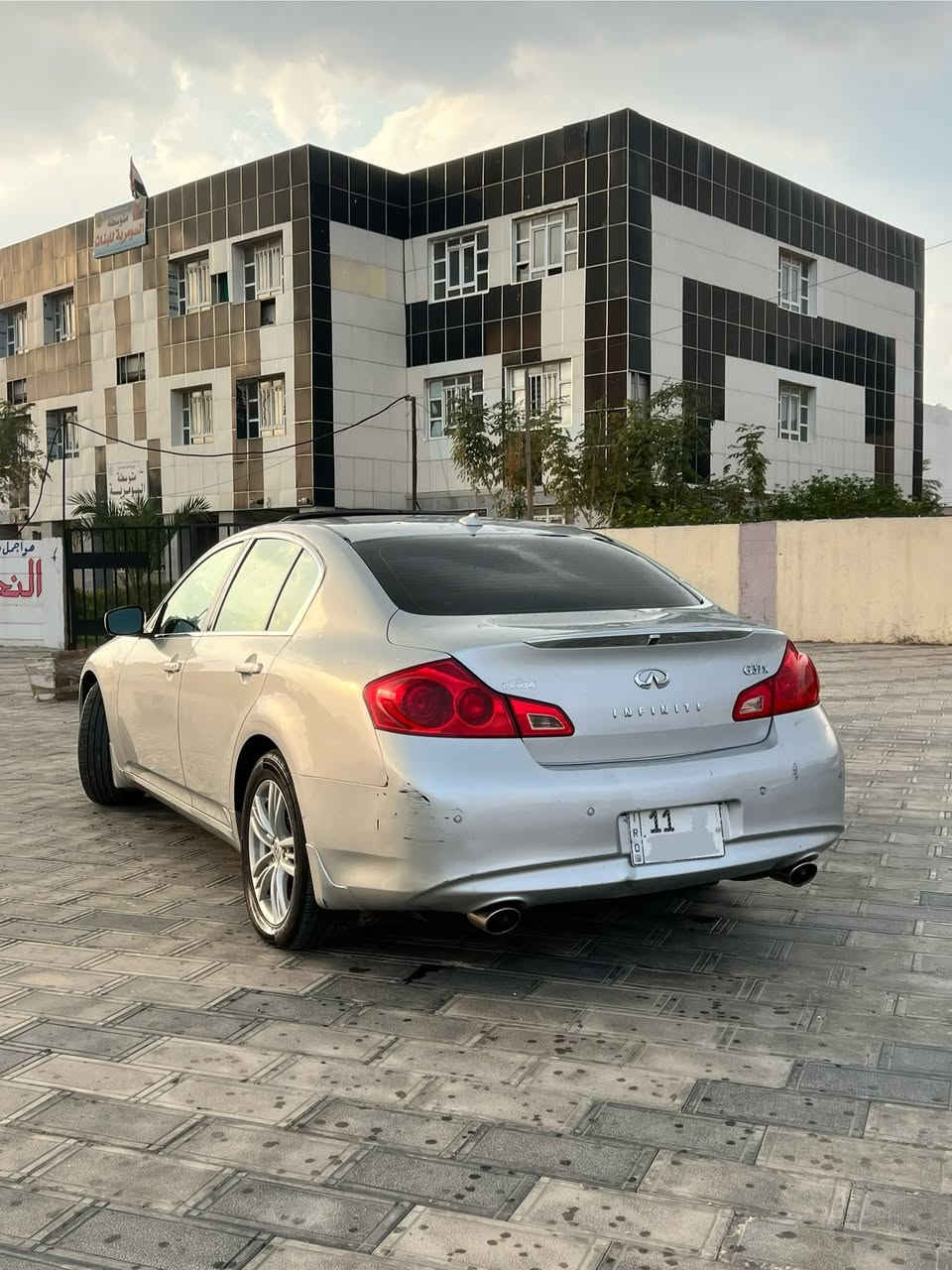 انفنتي جي للبيع
‏G37x 2012
السيارة فور ويل محرك 3.7 
وارد امريكي ممشى السيارة 68 الف ميل 
السيارة (بدون حادث بدون غرق ) *يعني ما ملعوب بلظفاير مالتها كلها بلادية*
السيارة حادثها حالوب مثل ما مبين بالصور ومبدل بيها بنيد فقط للجمالية وبنيدها القديم المحولب موجود سليم ١٠٠٪؜ 
ووضعية البدي مبينه بالصور 

مواصفات الانفنتي g37 المعروفه 
شاشة لمس مو العادية - داخل جلد -كشنات كهرباء مع خزن ميموري - ستيرن متحرك كهرباء  - تدفئة مقاعد - فتحة - كامرة وحساس - نظام سماعات bose 

السيارة بدون نقص باتري جديد بور ستيرن جديد داينمو 
جديد و تبريد شغال كاملة السيارة

مكاني بغداد 
للبيع سعر ١١.٠٠٠ $ وبيها مجال بسيط 

***********
 واتساب و اتصال

