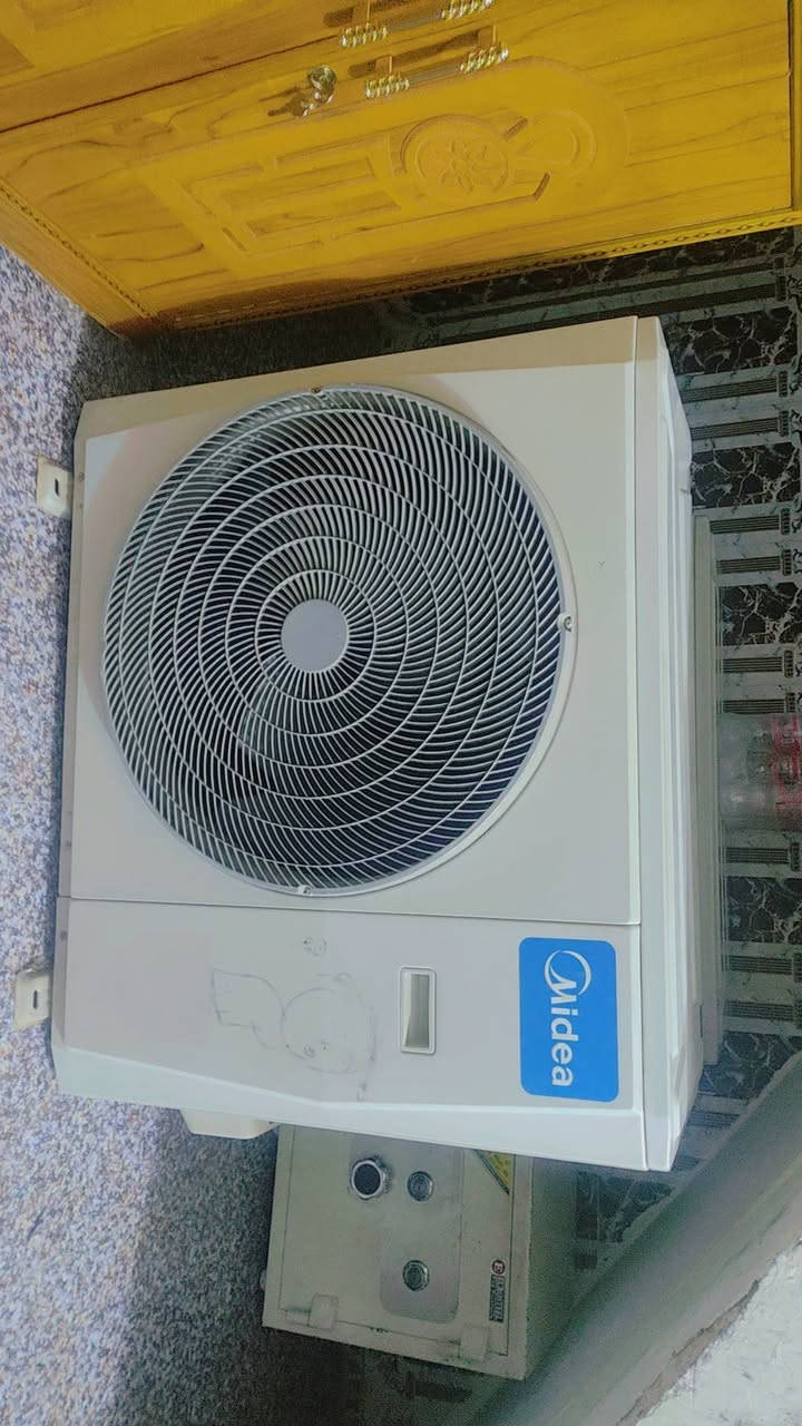 اغراض للبيع سبلت عمودي حافظ مستخدم العام طنين وثلث سعره 759 وسبلت ميديا عمودي بس بورياته تعبانه طنين وثلث سعره 709 مجمده جديدة بعدنا اسقاطها ممسدديها 16 قدم سعرها 300 ثلاجه سعرها 100 براد سعره 50 غساله سعرها 30 واكو اغراض بعد عدي للبيع للاستفسار ***********
