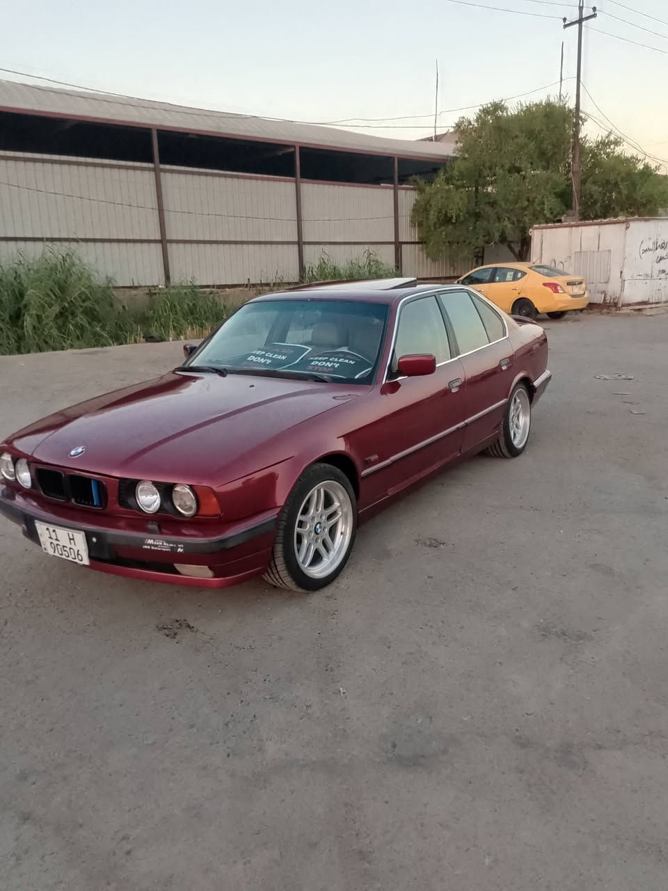 سيارة للبيع بيم
موديل 1991 
525
مكفوله من كلشي مكينه حداديه كلشي شغال 
كهرباةيه كلها شغال 
سيارة ابسمي 
رقم دولي 
العنوان بغداد الجديدة جبار ابو الشربت 
سيارة جمالي فول حاب يتصال عليه على الرقم على رصيد .
***********
