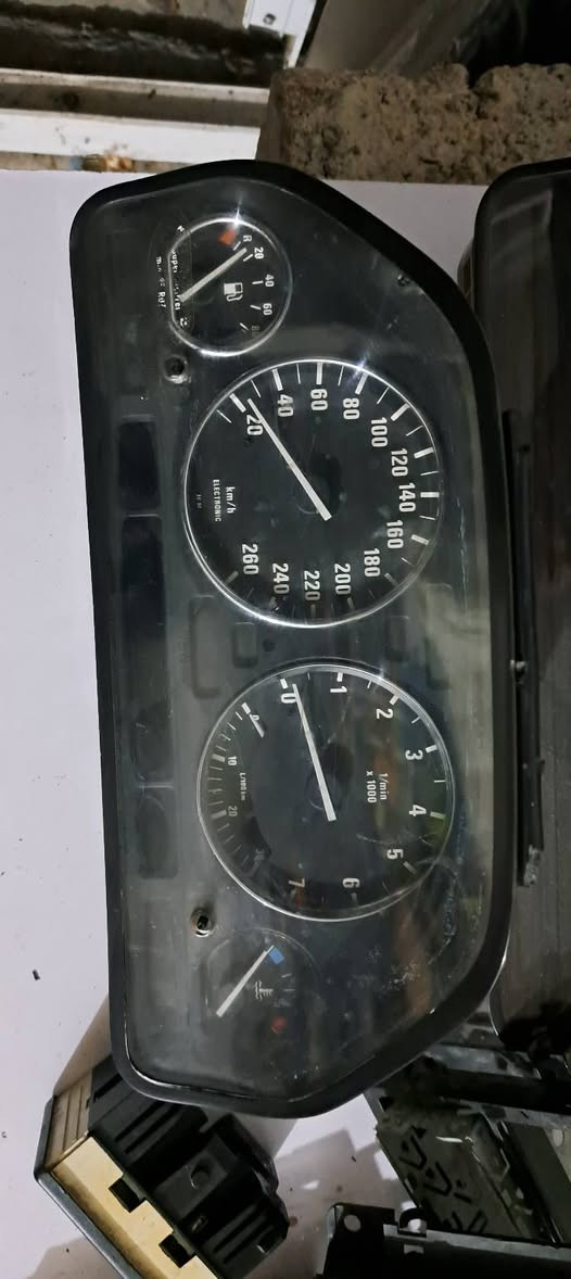 جاي غراض اوروبي حاويه مال بي ام حجم ٥٠٠//***********//***********
