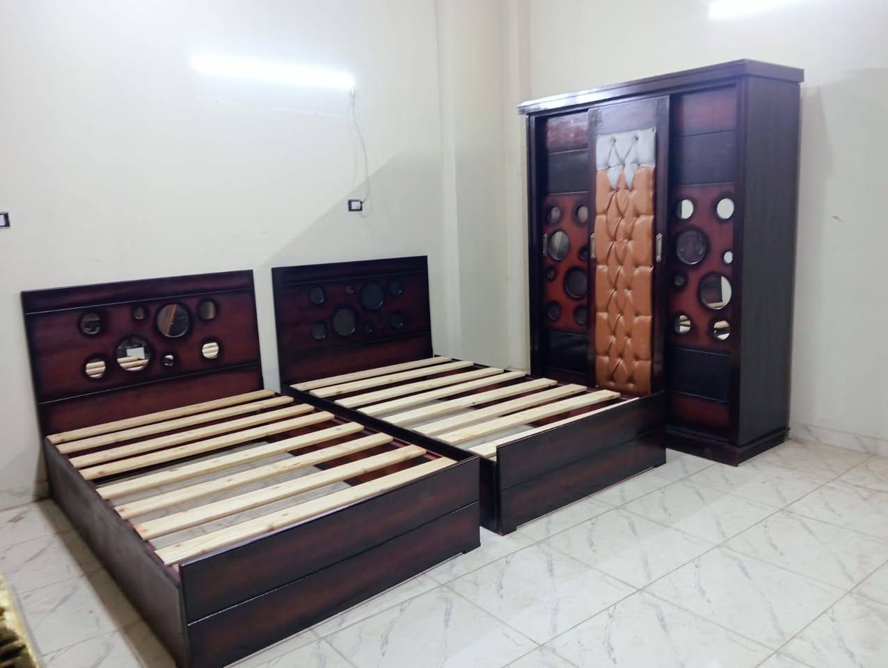 اوضه اطفال  بحاله ممتازه جداً جداً مكونه من اتنين سرير متر 20 ودولاب مقاس الدولاب الطول اتنين متر  العرض متر50العمق50
يبارك لصاحب النصيب  للتواصل فون وتس بصورة الموديل 01033780136


**إذا كنت صاحب هذا الإعلان وتريد حذفه لأي سبب، رجاءا أرسل رسالة إلى الدعم الفني**