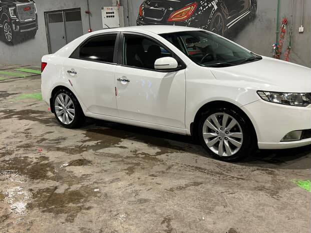 كيا سيراتو موديل 2012 رقم سليمانية  جديد سنويه  تنتهي 2026 سيارة تخم تاير وصدر امامي وخلفي كله جديد سياره ماشي 173 حقيقي 
سياره مري شفط اشاير بالمري  تحكم استيرن جهتين  شفتات بالستيرن حساسات خلفيه  ضررها باب الخلفي صبغ وبيها مكانين بارد سعرها 114$ وبيها مجال قليل مكاني بغداد سالمان بالك 
الاستفسار فقط على رقم ***********
