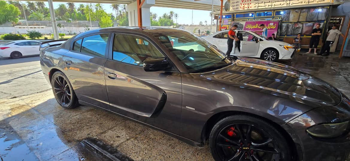 السلام عليكم جارجر SXT خليجي 3600 موديل 17  فول مواصفات السياره مال بيت النقص لبيه كم قطعه بارد وصدر شويه تعبان  لباقي مكفول كفاله عامه عل سونار السونار موجود بل صور  كم قطعه بيهه بارد اموضحهن بل صور البارد السعر170 وبيه مجال مامتواجد بلفيس الموشراي خلي يعبر المنشور رحمه الوالديكم السوك كلشي بي اسف عله الاطاله الرقم التلفون ***********
