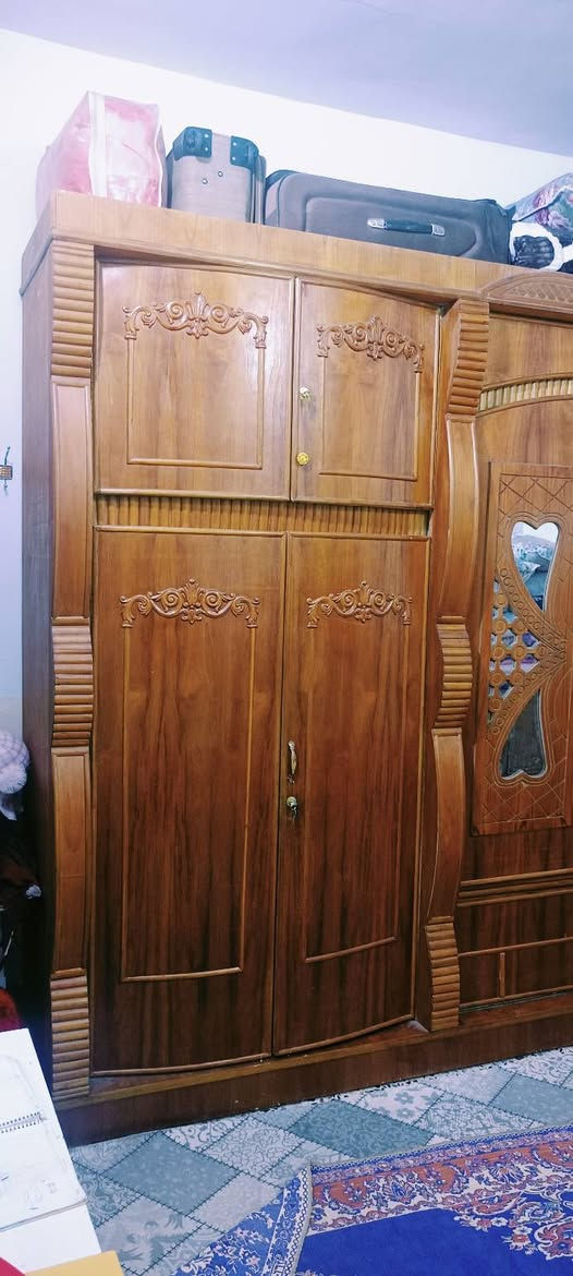 كنتور 6 بيبان صاج للبيع
سعر 400 بي مجال 
***********
