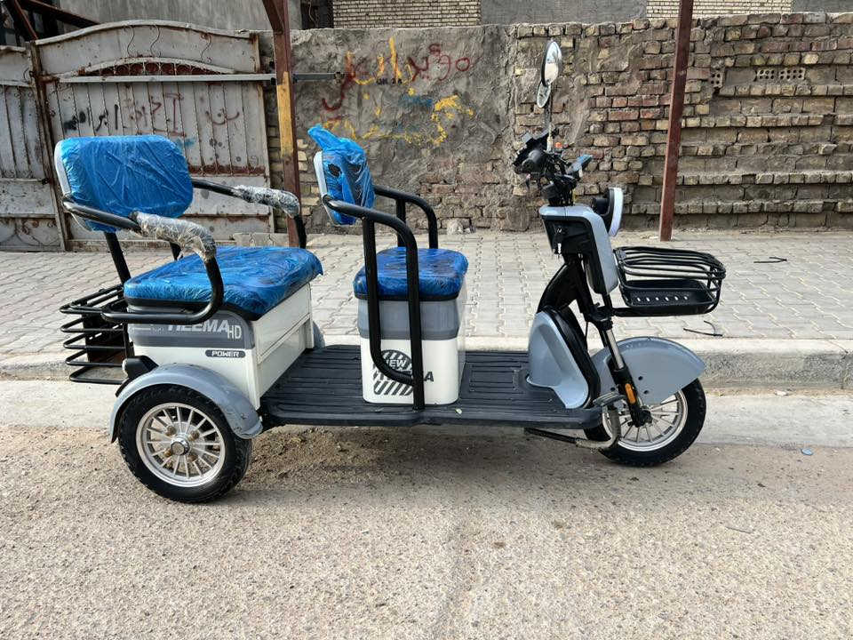 سلام عليكم شباب دراجه ثلاث عجلات اللبيع دراجه بعدها  استخدام شهر فقط معا  وصل شراء موجود دراجه بعدها نضيفه كلش كل غراضها كامله وجاهزه تجي وتفحص وشوف بعينك كل عيب ونقص مابيها. مواصفاتها تخبل 

الموديل 2026
بطاريات دبل  
النوع 3عجلات 
السرع 1.2.3
المقاعد 3وصير مثل ستوته 
جهاز انذار السرقه 
بريكات 3 بل رجل وثنين بل أيد 
كرسي متحرك 
سله خلفيه وسله اماميه 
اشاير رباعيه
تايرات جوبلس 
بريكاتها بل مكان 

اي استفسار اتصال 

***********

العنوان بغداد
