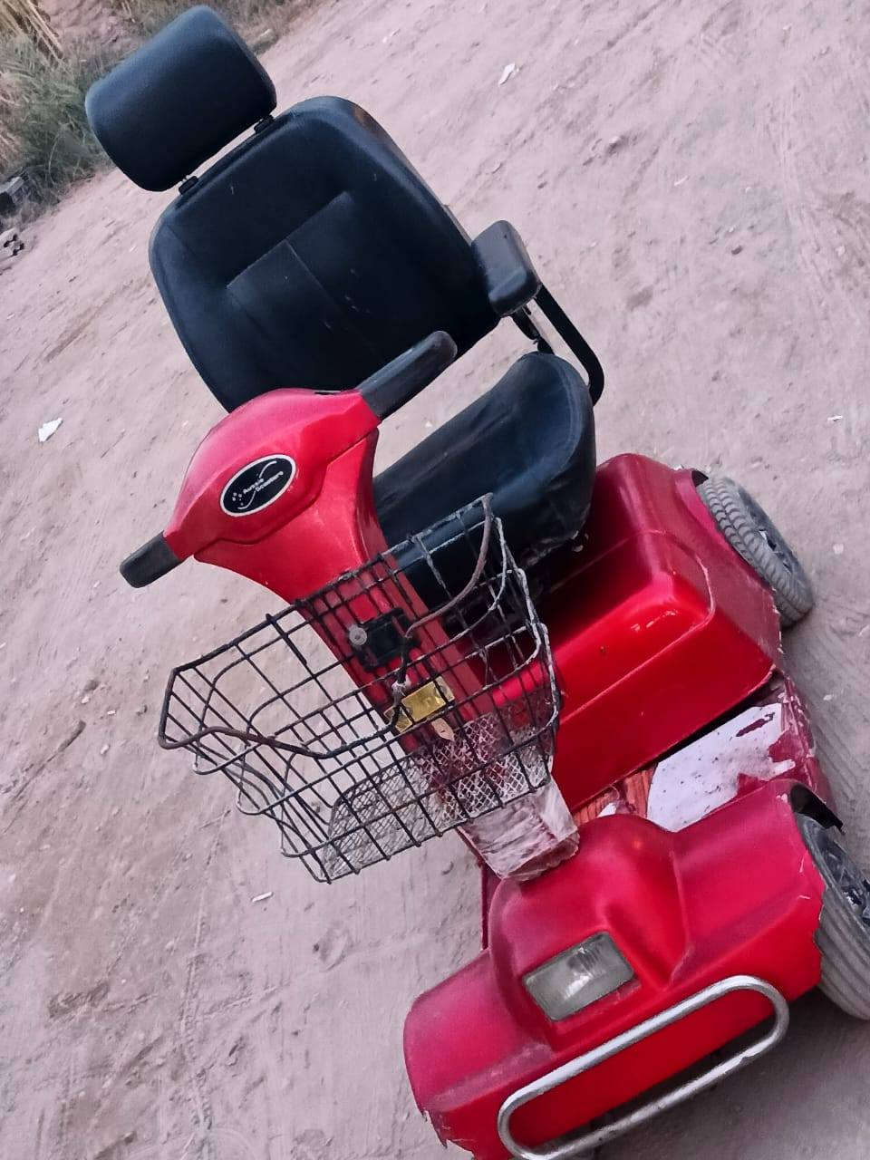 سكوتر شحن مستخدم للبيع شغال يفيد كبار السن وذوي الاحتياجات الخاصة للاستفسار الاتصال على الرقم *********** بي واتساب ممتواجد ع الفيس
