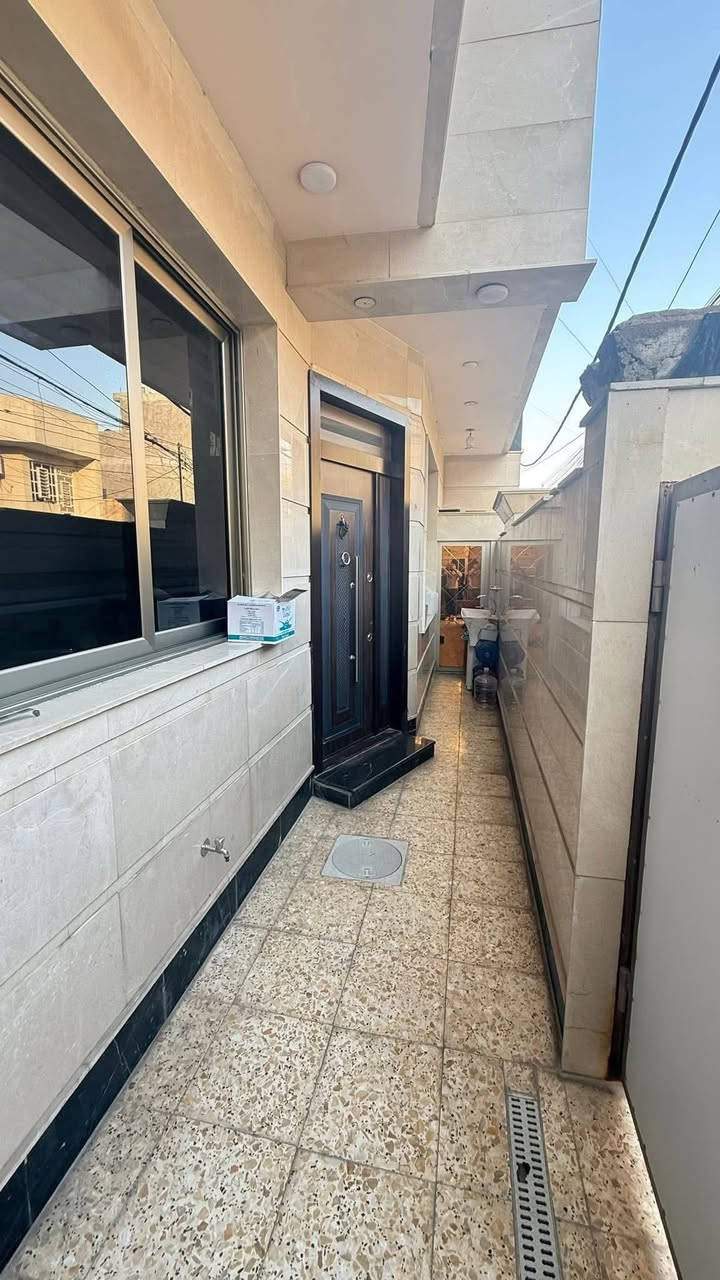 اللهم صلِ على محمد وآل محمد

🌟دار 100متر للبيع:-الدار بنائه فول 

* الدار طابقين ونص 
*  يحتوي على 5غرف نوم 
* مطبخين حار بارد 
* يحتوي عل 3 حمامات 
2 بل طابق لارضي و 1 بل طابق الثاني 
* مدخلين ستقبال ومطبخ 
* جبه 10 ونزال 10 المساحه 100 متر 

🌟نوع الملك طابو ملك صرف

🌟.📍 موقع الدار حي البساتين الضباط خلف الشقق المثلث الذهبي

 للأستفسار:
رقم الهاتف 📞::> ***********
