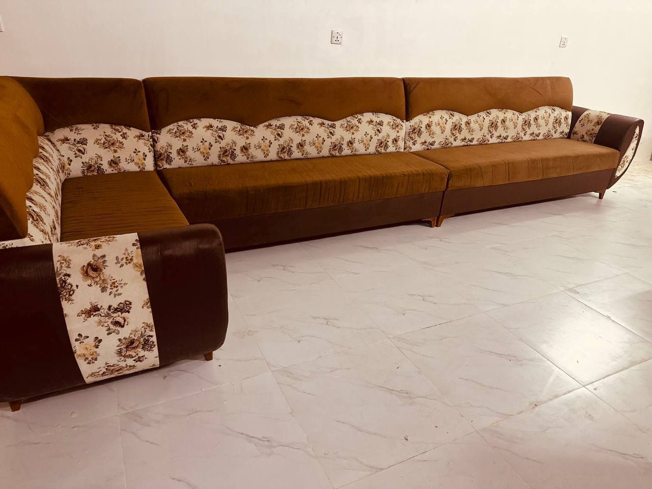 قنفه مستعمل 10 نفرات بس امغلف الگاعيه 
السعر: 150 الف قفل 
الخشب ولاسفنج كلش زين درجه اوله
عنوان اربيل مامزاوه
يوجد عندنه توصيل في اربيل و موصل فقط
للتواصل ***********/***********
الرقمين عليهم واتساب
