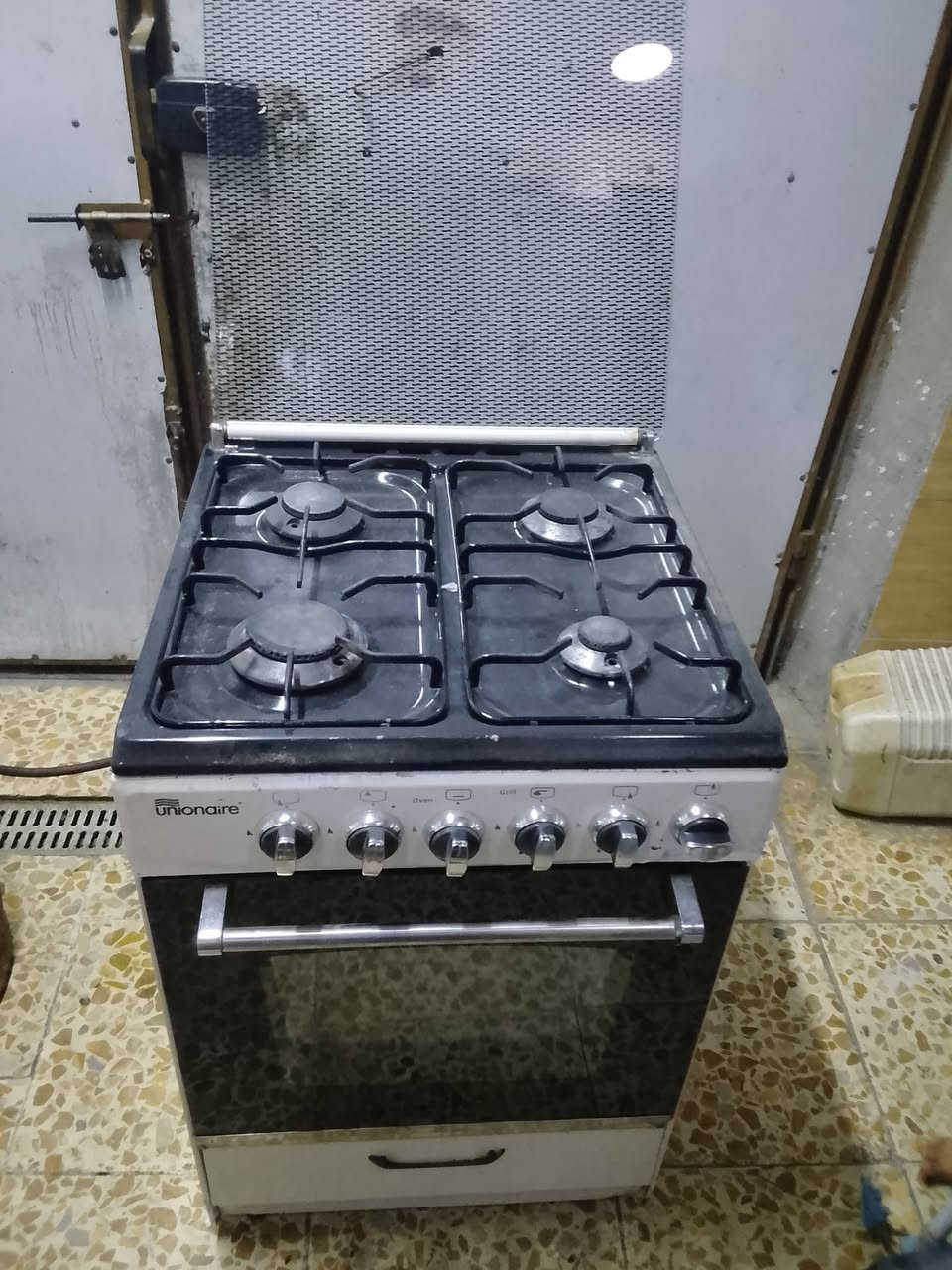 طباخ للبيع اربع عيون شغال مجمده شغال مقعد مال اطفال ***********
