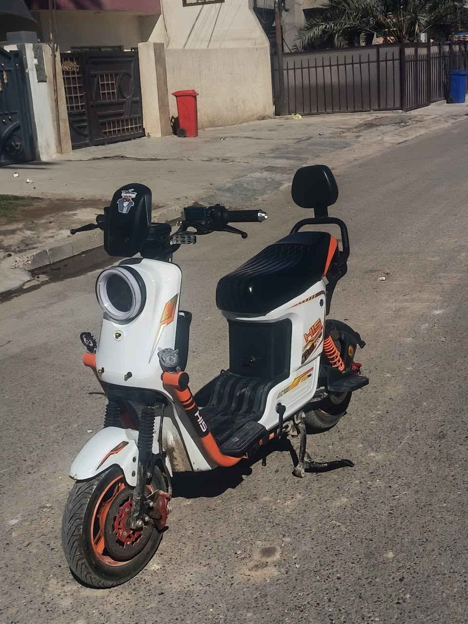 سلا عليكم ورحمة الله وبركاته
دراجه أر تسعه برو : اشاير يمنه يسره دبل ملف بالكامل نحاس بيها بك رجوع للخلف بطاريات كبار 32 امبير اربع نمرات كلوبات بومه عالي ناصي بريكات دسك شفاف الله شاهد دراجه محافظ عليها كلش وقليل مشواري بيها سعرها 400 وبيها مجال


**إذا كنت صاحب هذا الإعلان وتريد حذفه لأي سبب، رجاءا أرسل رسالة إلى الدعم الفني**