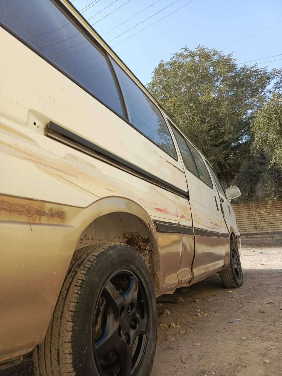 السلام عليكم فتون ديرالطويله 2010 رقم بغداد احمر تحويل ثاني يوم السيارة شغاله وتمشي نقصهه   باتري اتعهدلك اصوليات فقط و السيارة كدام العين السعر 26صافي عليهه 800فقط
***********
