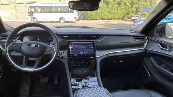 السلام عليكم 

للبيع — Jeep grand cherokee 4xe 2024

📌 الموديل: 2024
📌 الفئة: 4xe — هايبرد (بنزين + كهرباء)
📌 الممشى: 24,000 فقط
📌 الدفع: رباعي 4×4
📌 الحالة: نظيفة جداً — جاهزة للاستخدام

 السياره بدون صبغ فقط جاملغ مرجع بارد

⭐ مميزات السيارة:

 • نظام هايبرد اقتصادي
 • عزم قوي وأداء ثابت
 • مريحة للمدينة وممتازة للطرق الخارجية
 • محافَظة وماشية قليل

💰 السعر المطلوب: 350 ورقة
📍 الموقع: بغداد — الكاظميه
📞 للتواصل: ***********
