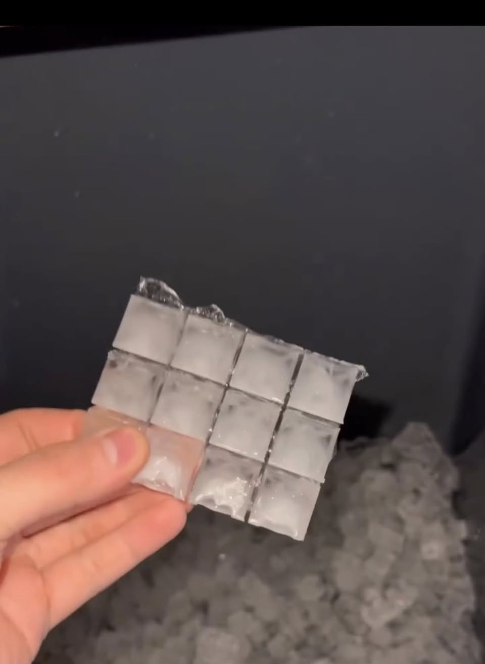 ايس ميكر ثلج بلوري 🧊 صنع امريكي سكوت مان انتاج 350kg كيلو  كل 24 ساعة كلش نظيفه وع بلاد بسعر كلش مناسب للاستفسار مراسلة الصفحة او الاتصال + واتساب ***********
