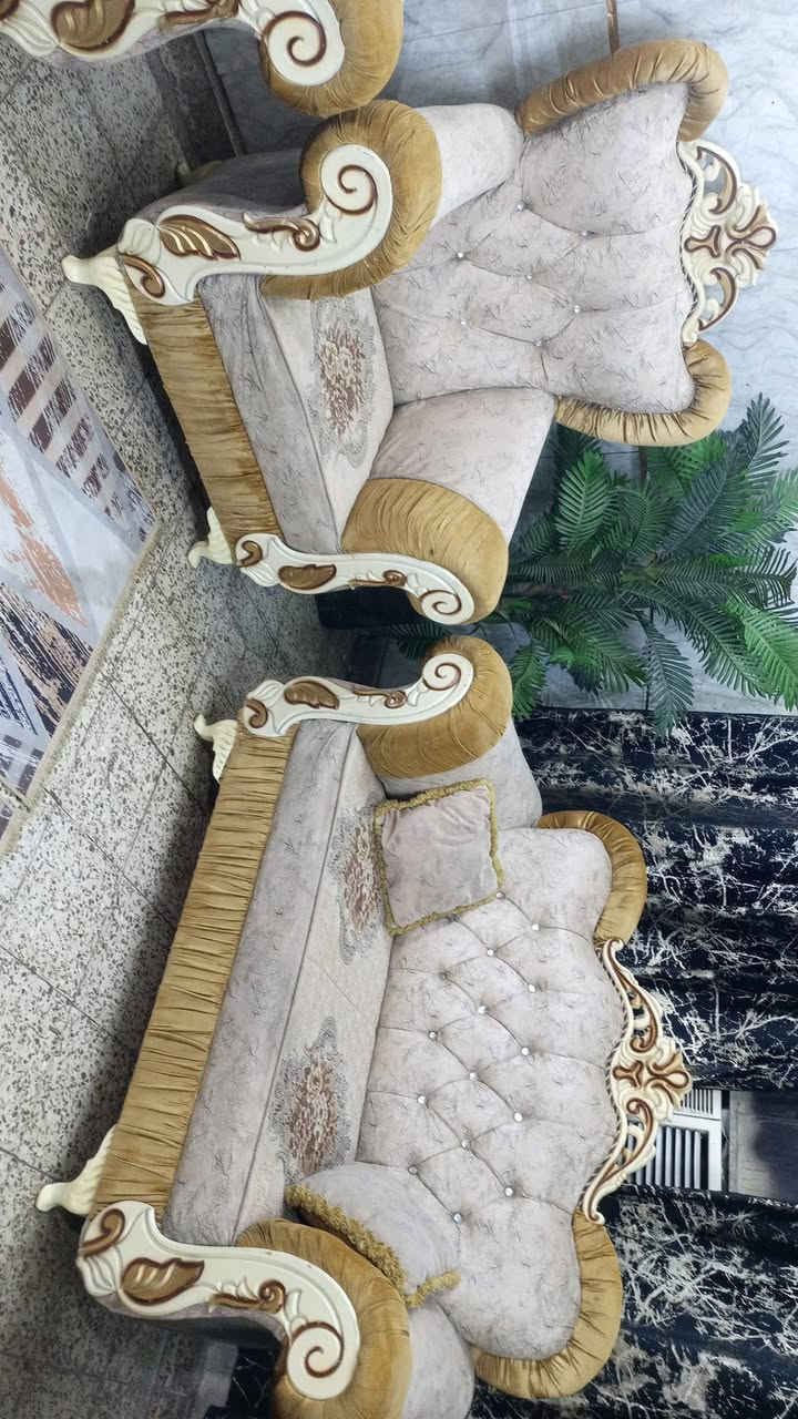 تخم ملكي 10 مقاعد نضافه فول كل ضرار ما بي السعر 300 بي مجال المكان البياع الاستفسار اتصل عل رقم *********** بي وتساب اكو توصيل بكروه داخل بغداد
