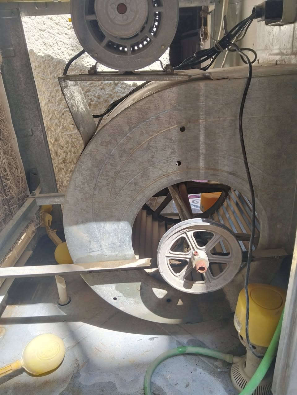 مبرده اخت الجديده بيبان بلاستك دبل واتر السعر 70 ألف العنوان مدينة الصدر شارع الأوله  ***********
