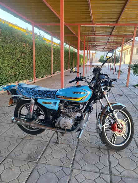 سيفان مرقم وسنوية انكليزي دراجه كلش نضيفه سلف تشيغل عن بعد  تايرات جديده السعر 1950 وبي مجال بسيط    ***********
