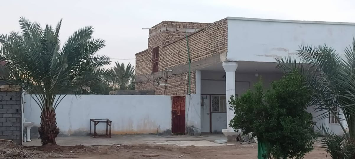 سلام عليكم من رخصت ابو الكروب بيت اللبيع طابو زراعي سند ٢٥ مساحة دونم كونكريت مسلح يتكون من غرفتين نوم وصالة واستقبال ومطبخ وصحيات داخلية وخارجية خدمات كاملة كهرباء وماء اسألة على شارع العام مباشر العنوان طريق السنية الاتصال على الرقم ***********
