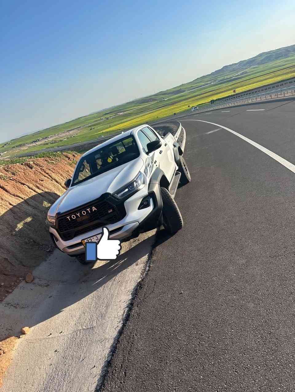 هايلوكس موديل 24 جي آر للبيع ماشيه 4 الاف مكاني بغداد مكفوله من كلشي سياره باسمي للتواصل ***********
