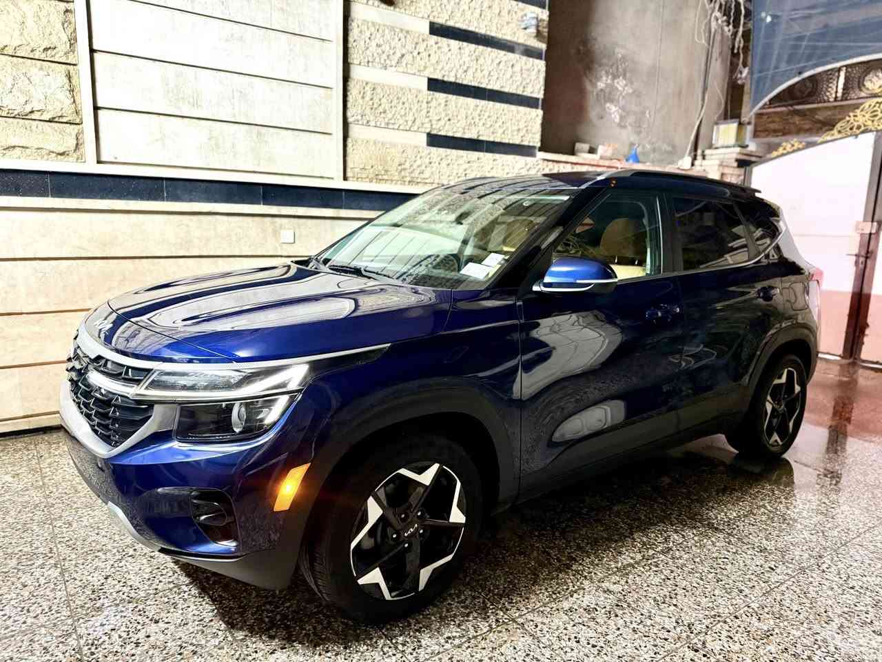 سليتوس 2024 وارد امريكي
🔴السيارة كفاله عامة من الصبغ والتبديل
فقط بارد قليل بالجاملغ الخلفي 
والصور امريكا مرفقه بالمنشور

✅موصفات السيارة 
-بصمة تشغيل عن بعد
-دواخل جلد لون مميز 🟠
-فتحه سقف 
-فول تحكم ستيرن 
-كامرا خلفية دوارة 
-شاير بالمري 
-رادار تحذير نقطه عمياء
-رادار تحديد مسار
-نظام قيادة ذاتية 
-قطعتين تبريد 
-تدفئة كشنات
-تحكم كشنات كهرباء
-شاشة كبيرة تدعم بلي
-شاشة اعدادات دجتال
-شاشة تحكم نظام تكيف
-نارة داخلية لد
-نظام طفاء ذاتي
-حاملة اكواب خلفية 
-محرك 2000 دوش
-ويل كب 17 مميز
-لد نهاري لايت زنون 
-لد خلفي 

السيارة جديدة ماشية 15 الف ميل فقط
دخول جديد بتاريخ 2026/2/11
المنفيس بأسمي بدون لوحات
السعر :175$ ورقة 
مكانها بغداد الدورة
الاتصال : *********** واتساب☎️
