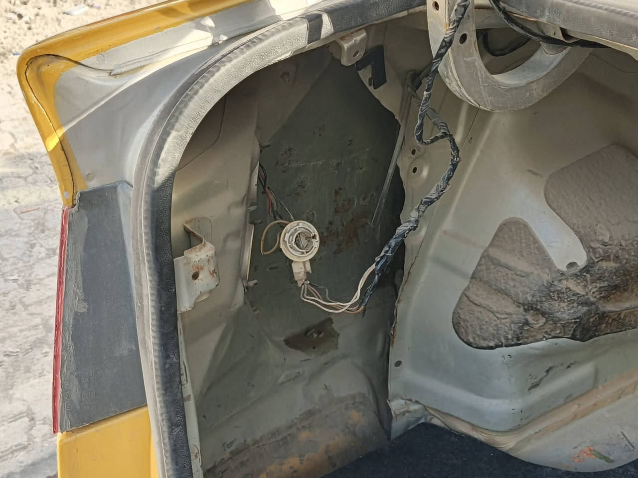 سلام عليكم كيا سيراتو موديل2009خليجي مكينه وكير على شرط 1600 به جملق خلفي طخه بسيط سعر72بيه مجال عنوان ديوانيه غماس ***********
