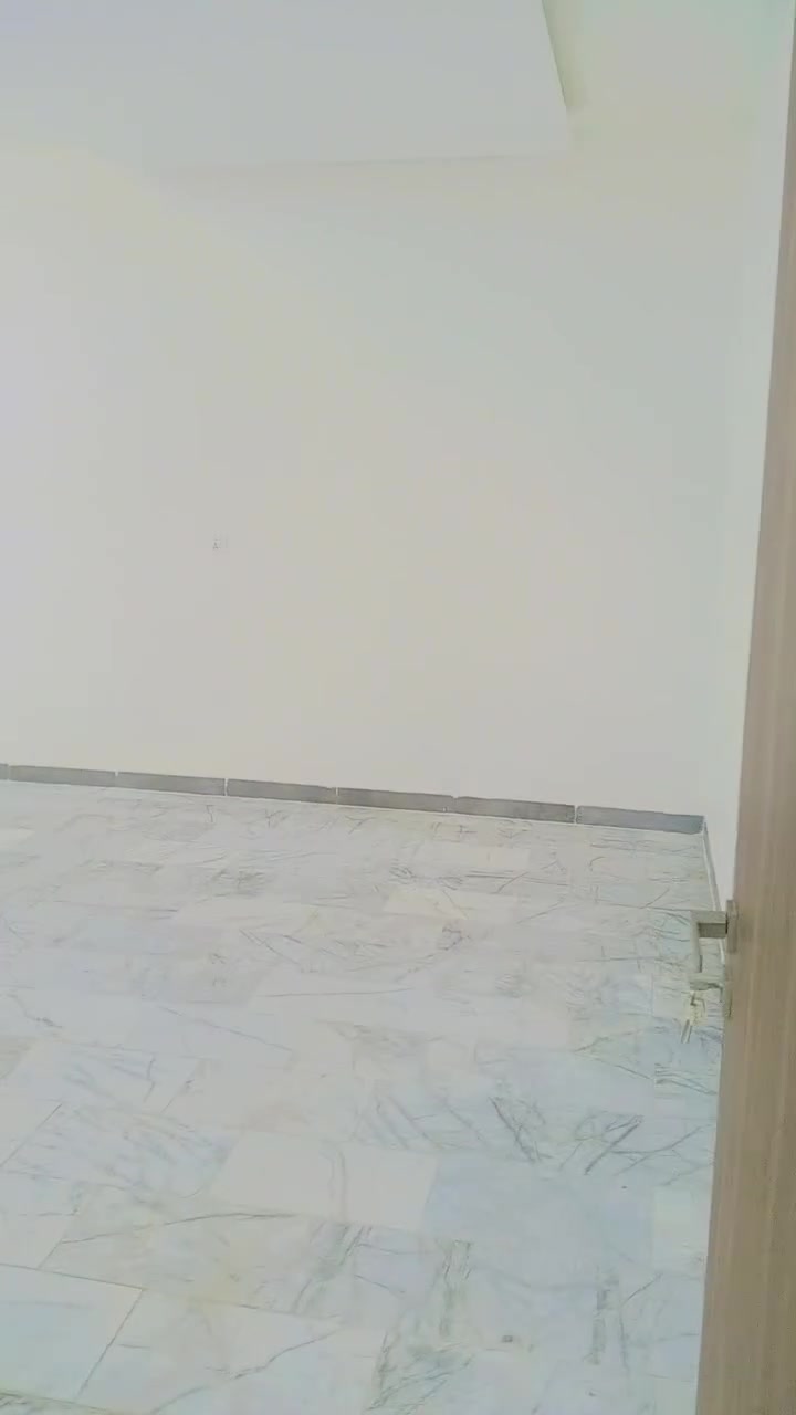 سلام عليكم
بيت ايجار 

دور القضاة

قرب شارع الااطباء

مساحة البيت 400 م
يحتوي ع غرف 4 نوم 

غرفتين طابق ثاني + صاله + مجموعة صحيات 

ال طابق ال ارضي يحتوي علا غرفتين + صحيات داخل الغرف

استقبال +صحيات خاصه بي فقط 

مطبخ البيت غير مسكون 

لل استفسار ***********
