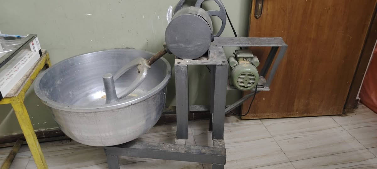 عجانة عراقية ٣٠ لتر استعمال ٤ شهور فقط جديدة ١٠٠٪ السعر ٣٠٠ الف بغداد حي الجهاد ***********
