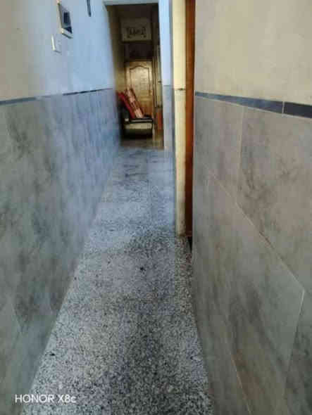 دار للبيع مساحته 100 متر حي الادريسي. 
واجهه 5
نزال 21
البيت مدخلين باب استقبال + باب ممر. 
سند مشترك
بناء 2022
يحتوي..... استقبال / مطبخ / ممر صغير / صاله صغيرة / درج كرانيت الارضية / 3 غرف نوم سويت / بالكون / خدمات / بيتونه كبيرة / سطحين. 

لعرض عقاراتكم السكنية والتجارية تواصلوا ويايه على الخاص والرقم...

***********

 وكل الهلا بيكم.
