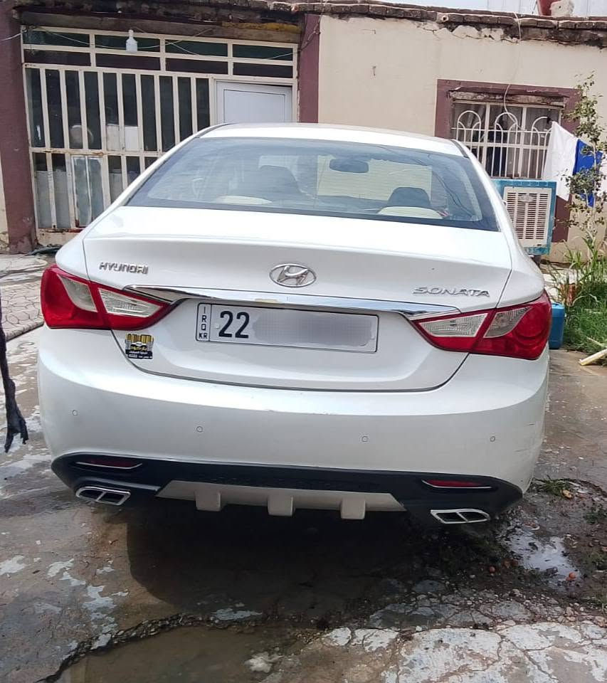 HYUNDAI SONATA 2012 
عربي/ کوردی 
عربي 
هيونداي سوناتا موديل ٢٠١٢ خليجي داخل أصفر السونار موجود بصور ماشيه ( ١٧٠ ) ألف كم كير والمحرك بشرط رقم اربيل هزة و السنوية جديد حتى ٢٠٢٨ مواصفات معروف سيارة جاهزة و بدون نقص . 
مكان : كلار - سليمانية 
سعر : ( ١١٠ ) ورقة 💸
رقم تلفون : ( *********** ) 
کوردی 
هیۆندای سۆناتا مۆدێل 2012 خەلیجی ناو زەرد سۆنەرم داناوە ( 170 ) هەزار کم ڕۆیشتوە گێڕ و مەکینەی بەشەرت ژمارە هەولێر هەزە و سەنەوی نوێیە تا 2028 سەیارەیەکی خاوێن و بێ مەسرەفە .
شوێن : کەلار - سلێمانی 
نرخ : ( 110 ) گەڵا 💸 
ژ.م : ( *********** ) كالار, السليمانية
