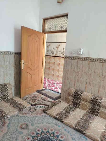 بسم الله الرحمن الرحيم بيت للبيع المساحه 100 متر طابو صرف حي النداء شارع مجمع بيتي عمود 54 خلف ابو شهاب العنزي يبعد عن الشارع العام 100 متر فقط بناء درجه اولى بناء طابوك اساس وسقف صب كونكريت البيت طابق ونص يحتوي على غرفتين + صاله +مطبخ+استقبال+حمامات خارجيه وداخليه السعر 95 مع المجال للاستفسار ***********
