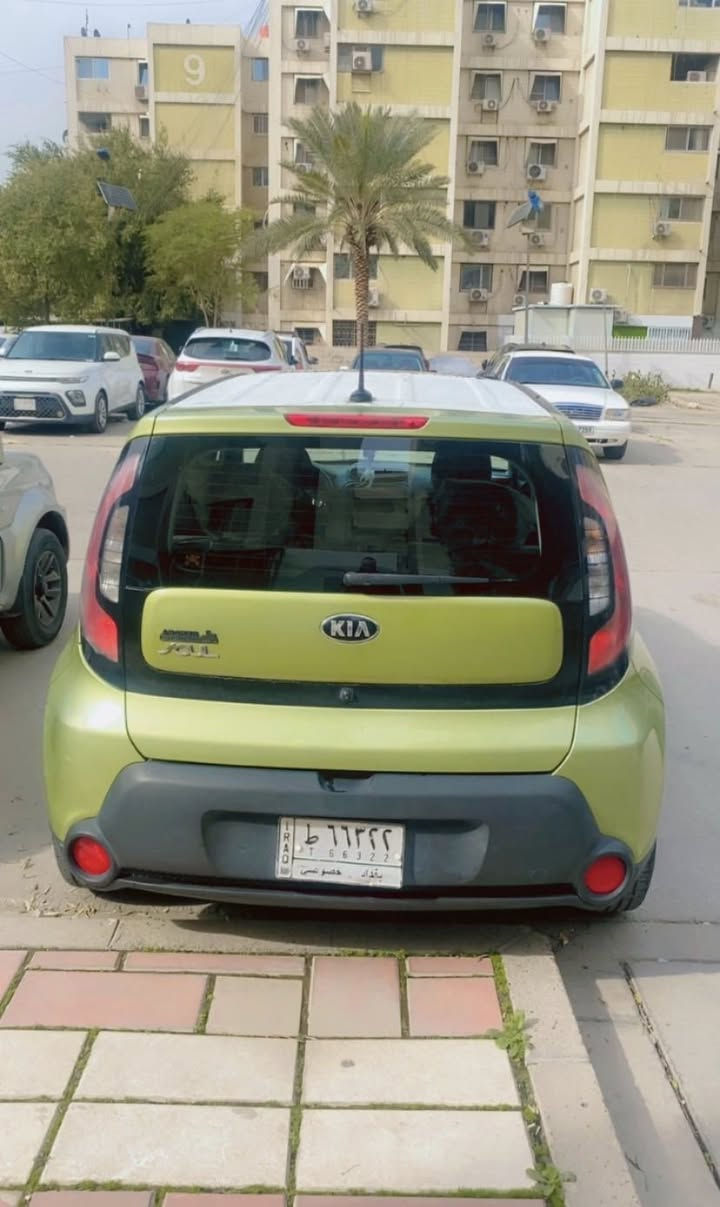 السلام عليكم
كيا صول 2015 رقم بغداد 
فول مواصفات تحكمات ستيرن فتحة بالقمارة
وارد أمريكي حادثها باب خلف السايق 
وهنا بالعراق جاملغ امامي 
مكانها بغداد الصالحية السعر 102 وبيها مجال للشراي 
***********
