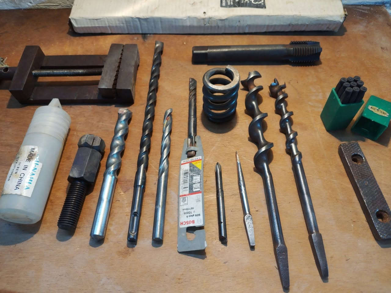 عدد يدوية أصلية انگليزي ياباني روسي ألماني.
 موجود توصيل جميع المحافظات الأسعار داخل التعليقات اسألني واجاوبك.


**إذا كنت صاحب هذا الإعلان وتريد حذفه لأي سبب، رجاءا أرسل رسالة إلى الدعم الفني**