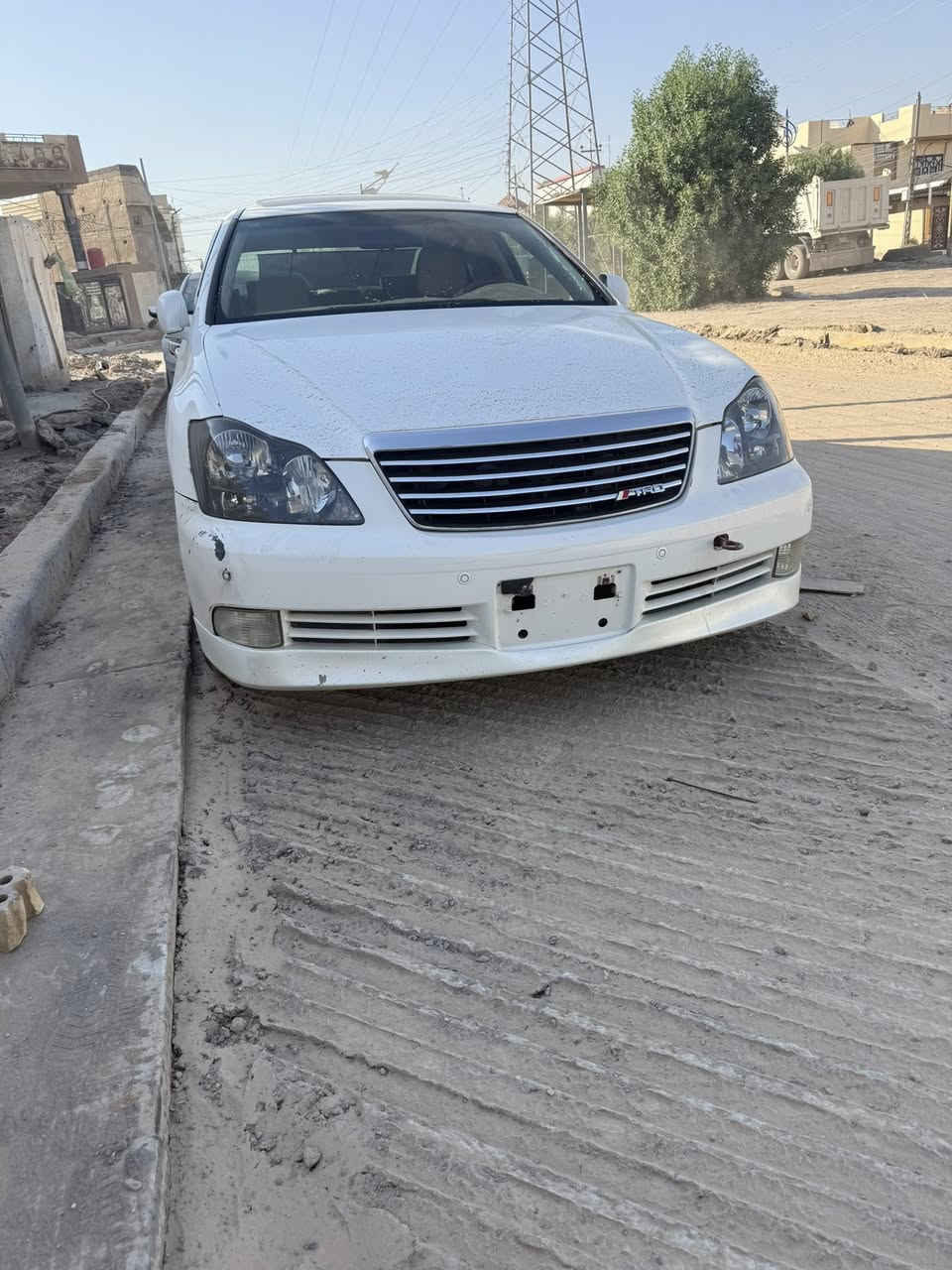 السلام عليكم
شاهين شاصي ١٨٢ 
قرار ١٠٢ رقم بابل بأسمي 
ماشية ١٨٠ 
جديدة السيارة مفحوصة مرور وكمارك بدون كص بدون دواخل 
السعر ١٥٥ وبيها مجال 
للاتصال : ***********
