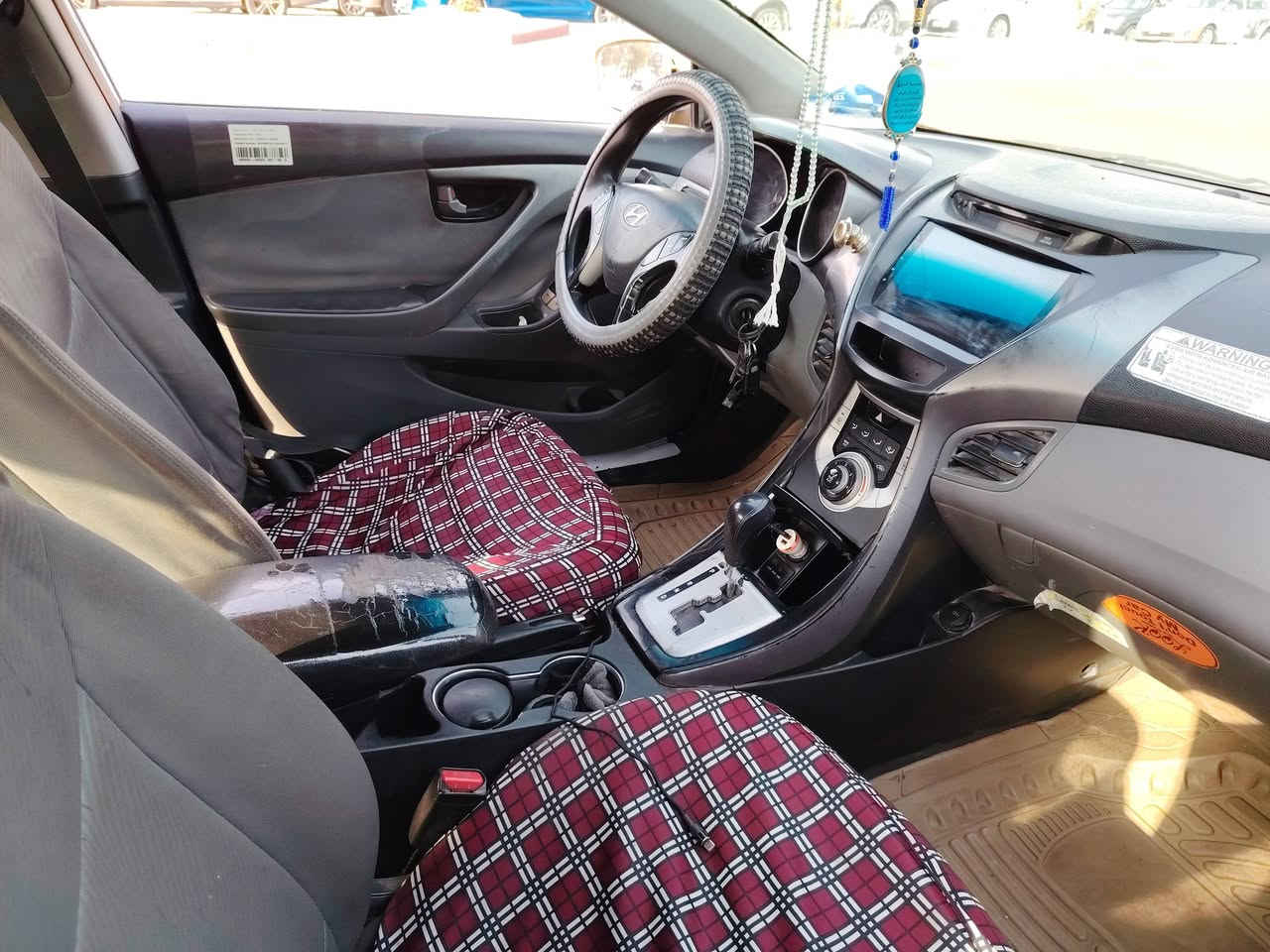 سلام عليكم الانترا 11مضلع امريكي حادثها بنيد وبيها قطع صبغ ومعجون بدون دواخل مكينه وكير مجفتات جديدالسعر 83وبيها مجال مكان السياره بغداد ***********
