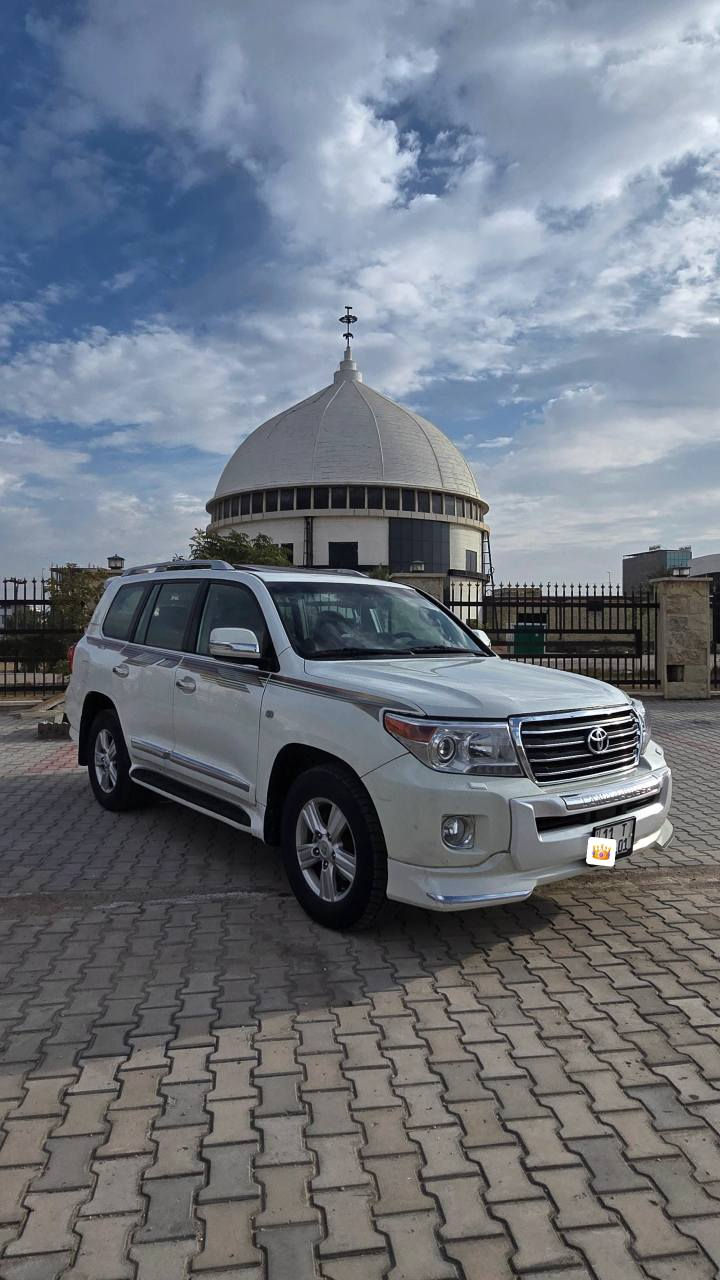 لاندكروز GX.R موديل: 2009 محدثة 15 
***********
لبيع او مراوس 
سعر 285 ورقة 
السياره جديده كلش احلى
من صور
رقم بغداد  بأسمي هزة ما ساقطة 
فئة GX.R فول مواصفات 1/1 
المواصفات: 
كاميرا خلفية
فتحة سقف (سلاید)
كشنات جلد مشمشي
حساسات 
لايتات LED زنون اصلي 
ثلاجة
تحكم ستيرن جهتين 
المحرك:
6 سلندر
الموقع سيارة نجف ورقم سيارة بغداد 
قطعتين صبغ جمالغ امامي صبغ وباب خلفي صبغ 
وباقي مكفولة كفالة عامة النجف, العراق
