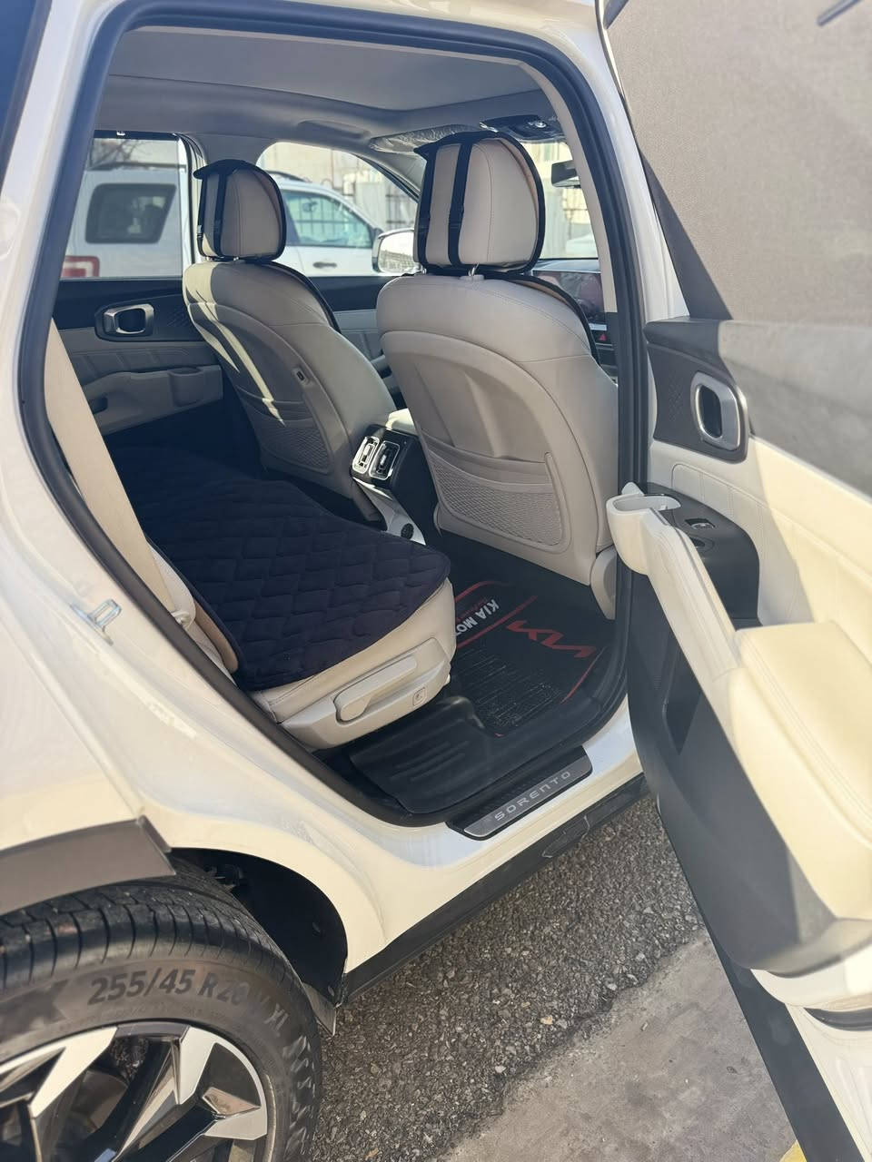 السلام عليكم سورنتو 25 كامرتين كشن جلد تتفئه تبريد شفتات بل ستيرن موڤ درايف تحكم بل قياده كير موس حساس امي خلفي
ويل 20 شركة نم ماشيه 19 
السعر 335 
*********** واتساب
