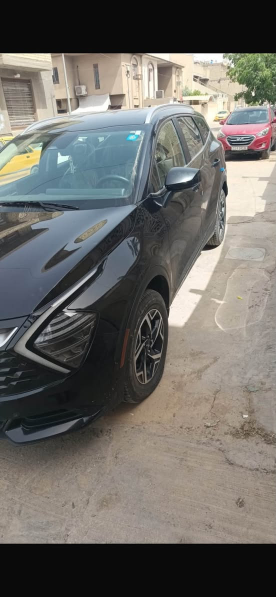 سبورتج 2023
موصفات عاديه سويج 
ماشيه 90 
لون داخلي اسود 
العنوان بغداد شارع فلسطين 
رقم ***********
سعر 165

