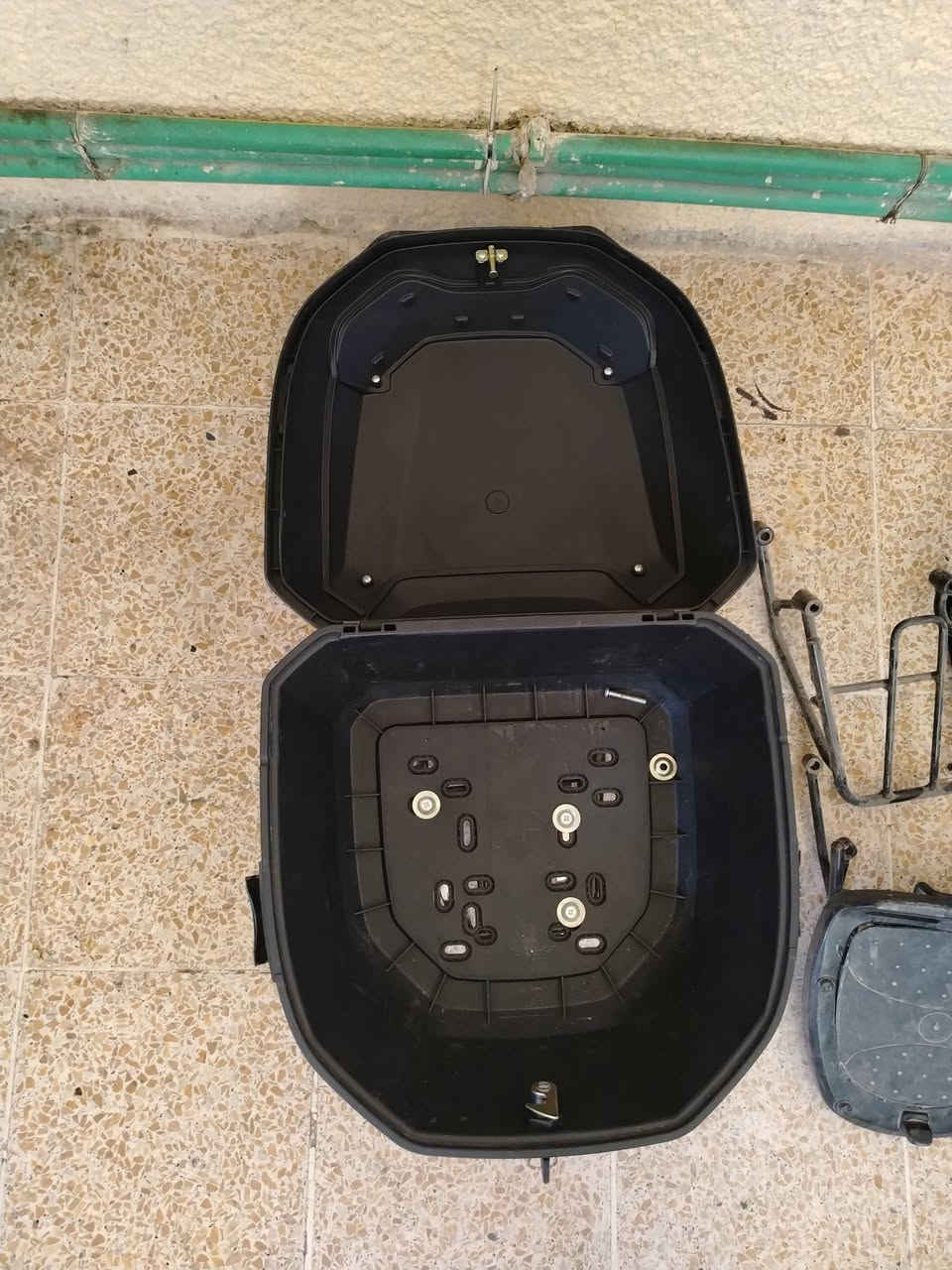 سلام عليكم 5سبايات وصندوك ابيع شلع رقم التلفون *********** مكان بغداد مدينة الصدر
