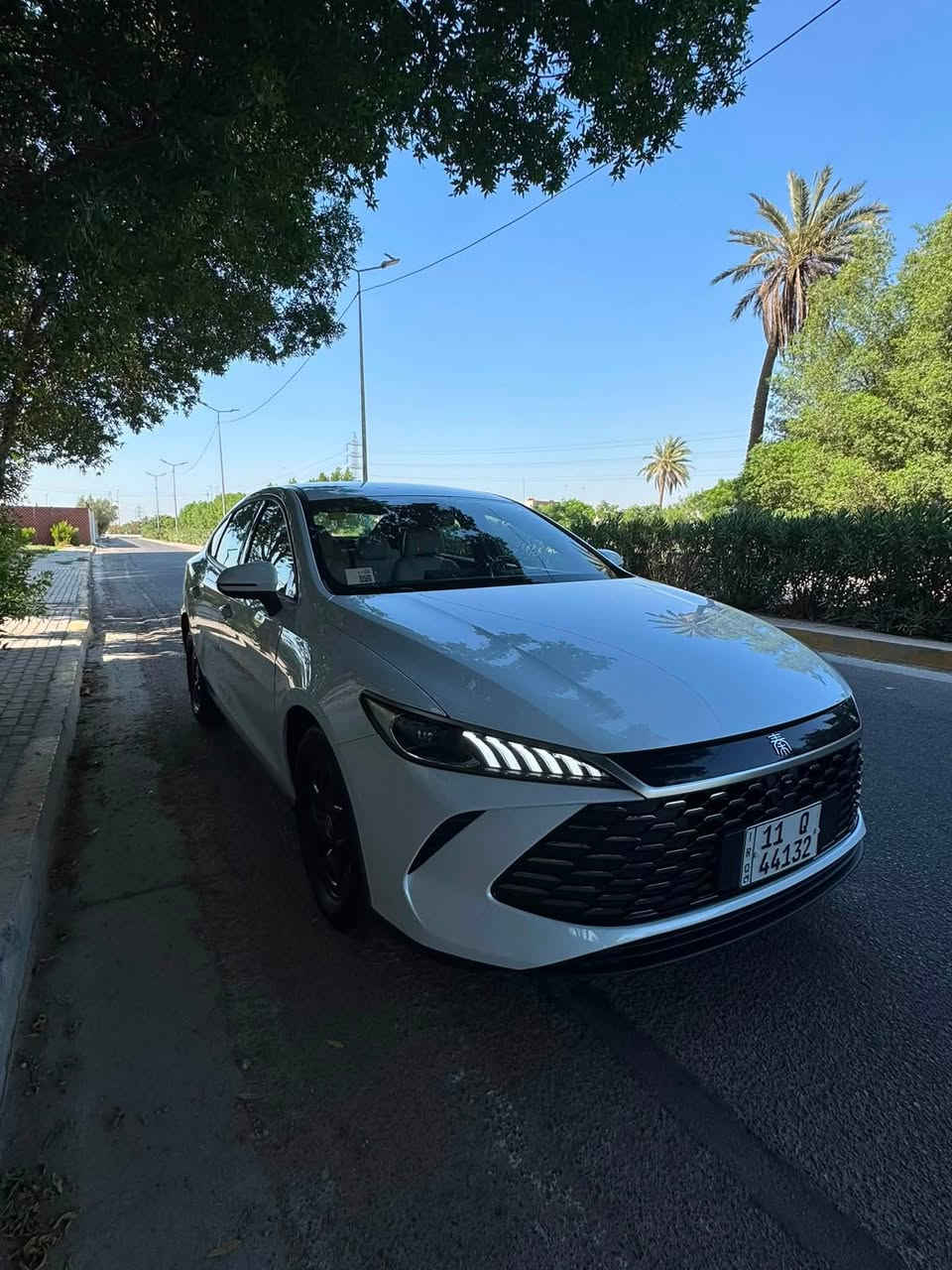 السلام عليكم BYD 2025 بحالة الوكالة كلش جديدة ملاحظة بسيطة رصعتين بالجاملغ الخلفي ممصلحات فقط ماشيه 11 الف غراضهه كاملة شاحنة وكرت وكيبل نظافة السيارة 100% السعر 18,200 وبيها مجال العنوان بغداد حي العامل ***********
