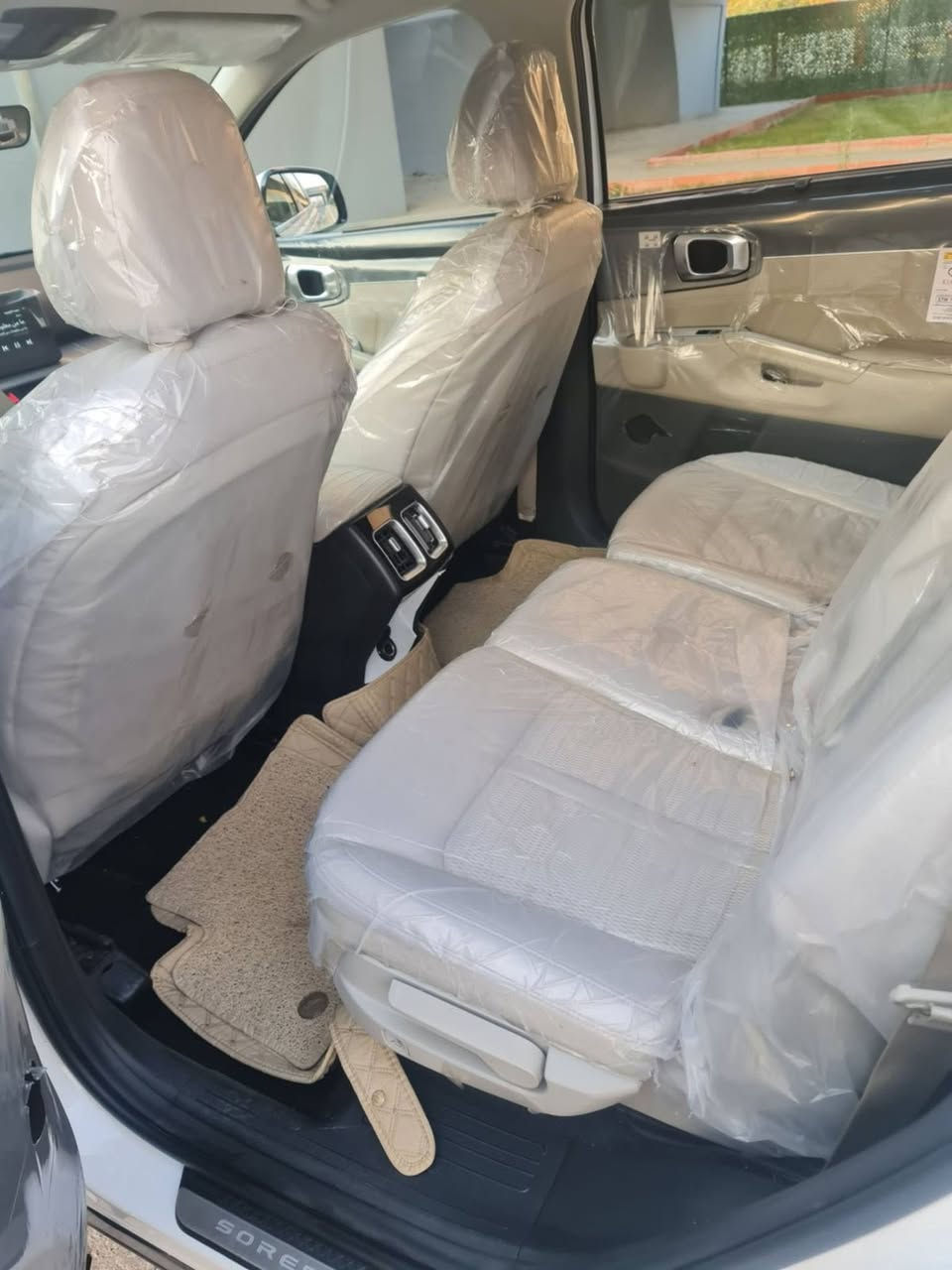 السلام عليكم
سورنتو ٤ سلندر 2025
رقم بغداد الجديد
خليجي ضمان الدولي 
محرك 4 سلندر 2500
ماشية 8000الف كيلو
السيارة مكفولة كفالة عامة 
السيارة فول موصفات عدا البنورامة
جنطة كهرباء 
كشن السائق كهرباء
شاحن لا سلكي
شاشه متصلة
تبريد شاشه
حساس امامي خلفي
كامره
7 راكب
ويل 19
مكان السياره بغداد
السعر 278 وبيهة مجال بصيط 
الاستفسار
***********
