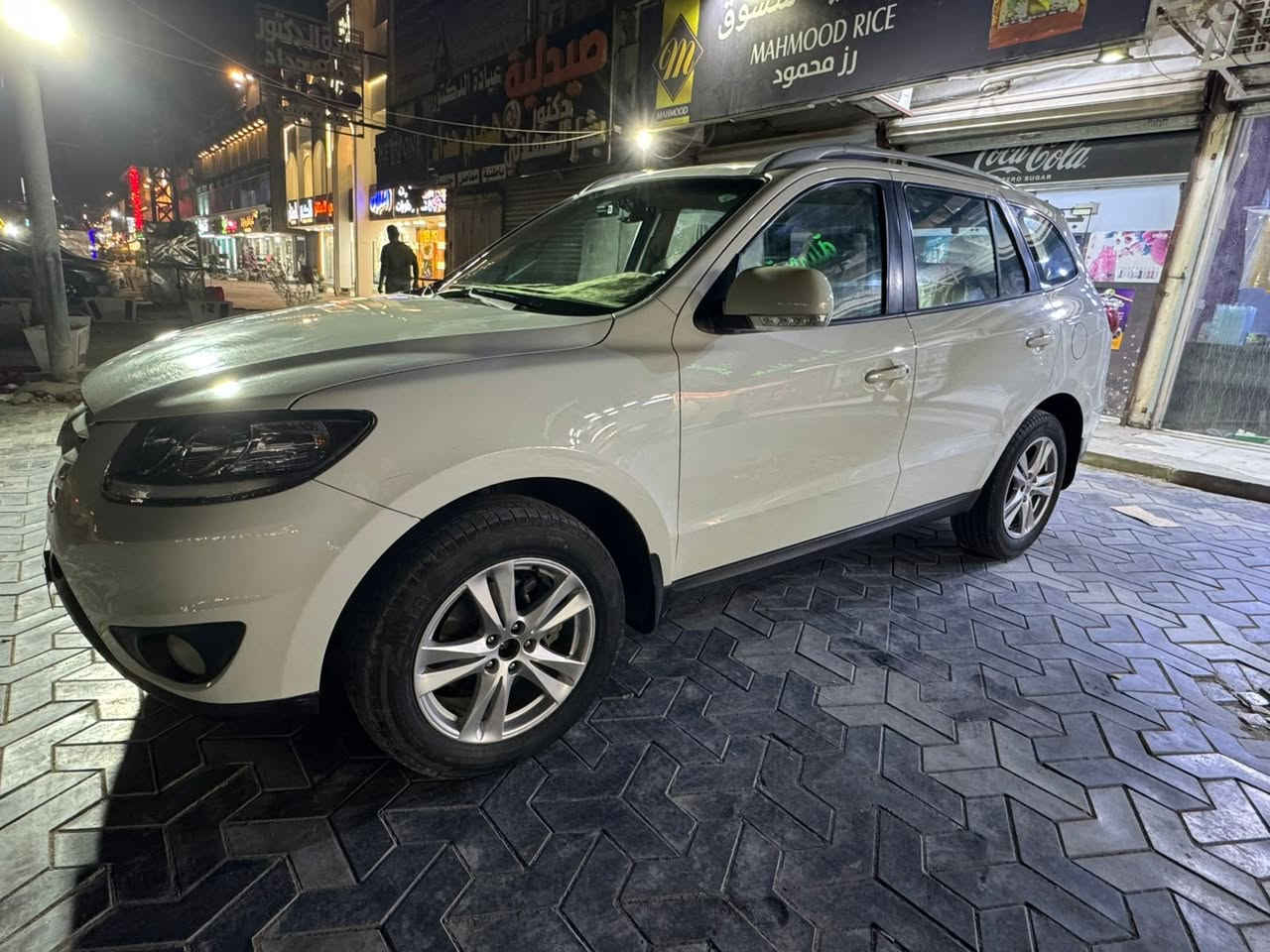 هيونداي سنتافيا موديل 2012
وارد خليجي شركة عامة 
بيها نص باب خلفي الجهة اليمنى وشوية من باب الصدر وبيها بارد بجاملغ الامامي ع كد 
شبر التفاصيل كلها موضحة بلسونار 
الدواخل كلها كفالة 
الايرباكات سليمة 
السيارة ماشية 227 الف كيلو 
حجم المحرك 6 سلندر 3500
مكان السيارة بغداد- بسماية

شاشة ايباد 
حساس خلفي وكاميرا 
7 راكب
3 قطع تبريد
حدادية وصدر كله جديد وتخم تاير جديد 
السيارة جاهزة من كل شي
رقم صاحب سيارة ***********
