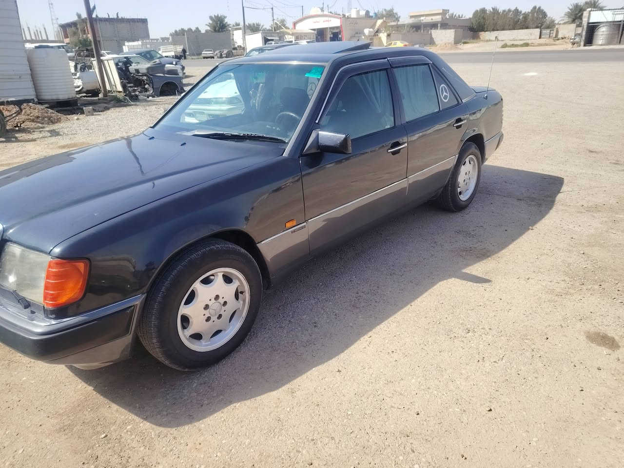 مارسدس دب موديل 1993ابلاد محرك خراطيم المرقوب سياره كامله تبريد طخم تاير كهىربائيات للبيع مكانهه ديالئ ***********
