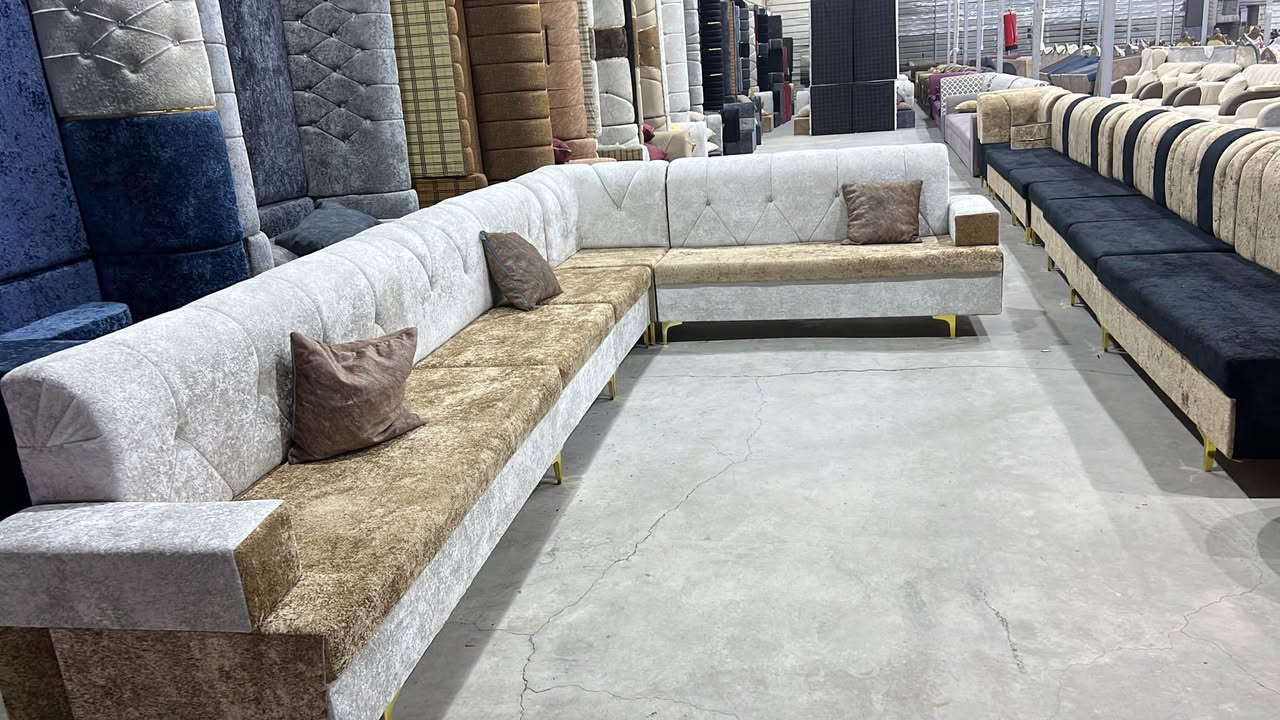 ديوان قنفات 7 متر 10 مقاعد ب350 الف 
جميع القياسات موجودة جميع الاوان موجودة 
الأقمشة 1كتان 
الأقمشة 2 قديفه 
الأقمشة 3 شامو 
للحجز *********** وتساب فقط
يوجد توصيل لجميع المحافظات الزبير, البصرة
