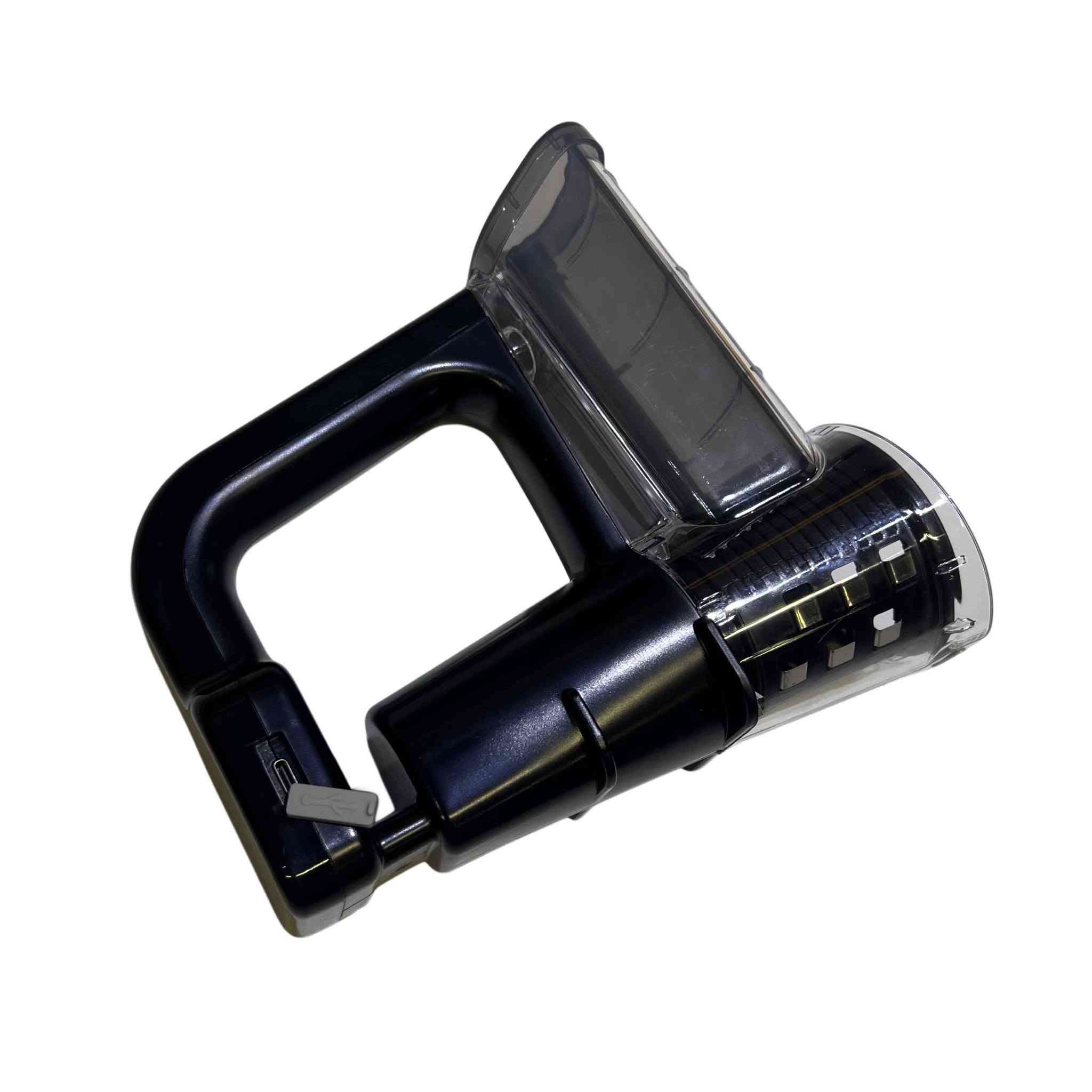 فرامة ومفرمة طعام كهربائية لاسلكية محمولة (Cordless Electric Handheld Food Chopper)
فرامة طعام كهربائية مبتكرة تعمل بدون وايرات (شحن)، مصممة بأسلوب مريح وعملي يمنحكِ حرية الحركة الكاملة داخل المطبخ دون التقيّد بطول السلك أو مكان المقبس الكهربائي.
 
تصميم لاسلكي وخفيف الوزن: تتيح لكِ الاستخدام المباشر والمرن بيد واحدة فوق لوح التقطيع، الطاسات، أو الجدران مباشرة دون الحاجة لنقل المكونات.
 
محرك موفر للطاقة وتشغيل بلمسة واحدة: توفر أداءً مميزاً ومتعدد الوظائف مع سهولة تامة في التحكم والتشغيل بضغطة زر واحدة فقط.
 
شفرات حادة وسريعة التقطيع: تضمن لكِ فرم وتقطيع المكونات بكفاءة وسرعة عالية لاختصار وقت التحضير في المطبخ.
 
تصميم مريح ومتين: تصميم خارجي يراعي راحة اليد عند الإمساك به (Ergonomic Design) مع مظهر بسيط يدوم طويلاً.
 
آمنة وسهلة التنظيف والفك: أجزاء المفرمة مصممة لتكون آمنة عند ملامسة الطعام، ويمكن فكها وغسلها وتنظيفها بكل سهولة.

 نوع المنتج: فرامة طعام كهربائية لاسلكية محمولة.
 منفذ الشحن: تأتي مع كابل شحن من نوع USB Type-C.
 متطلبات الطاقة لشحن الجهاز: يتوافق مع محولات الطاقة (الشواحن) بقدرة 5V/1A أو أجهزة الشحن الأخرى المزودة بمنفذ USB.
 تعليمات الغسيل: تدعم الغسيل بماء تحت درجة حرارة 60 درجة مئوية.


**إذا كنت صاحب هذا الإعلان وتريد حذفه لأي سبب، رجاءا أرسل رسالة إلى الدعم الفني**