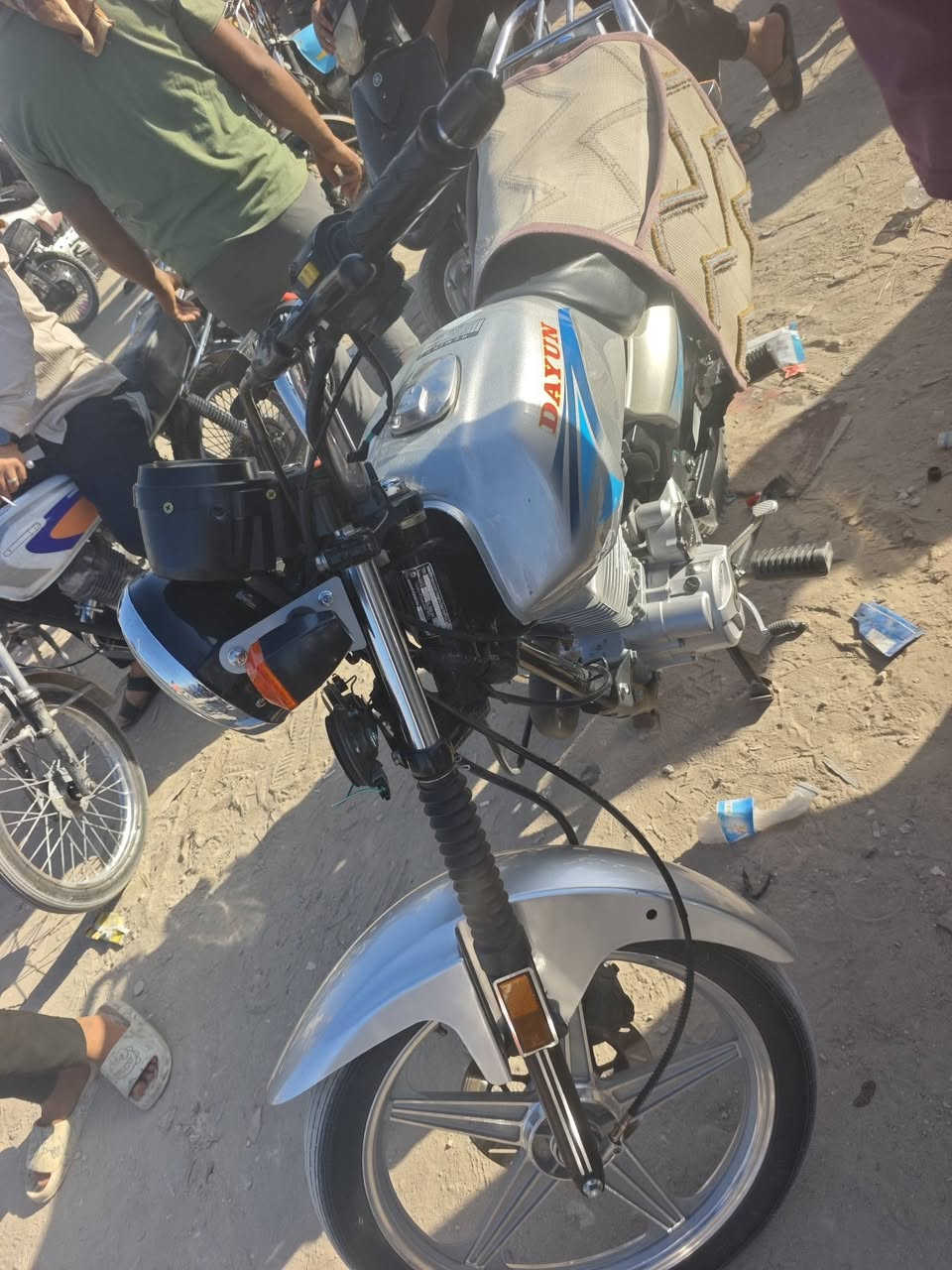 السلام عليكم...
دايوان عظم موديل 23 طالعه بال24 بشهر السادس
مكفوله من كلشي جديده الدراجه 
سعرها 1350000 وبيها مجال مكاني كربلاء حي العامل 
الدراجه احلا من الصور بهواي
للتواصل ***********
