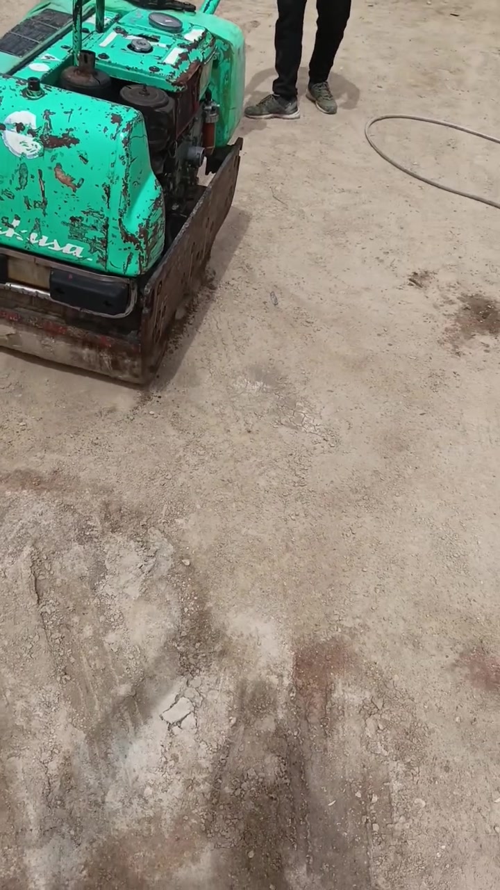 حادله ميكاسا وزن ٧٥٠
هزاز شغال سلف وهندر
مضخة ودنافص مكفولة
المكان بصره
***********

