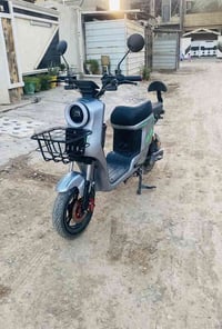 دراجة للبيع سعر ٣٠٠ بيه شخط بسيط الكفر اليمين.    ‭٠٧٧١ ١٦٣ ٤٧٣٦‬