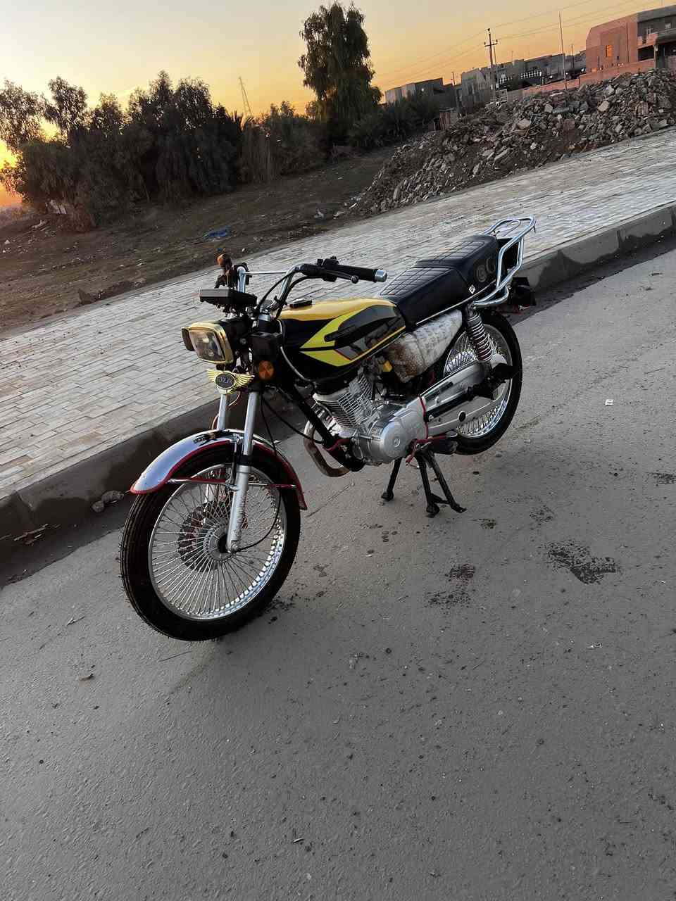 السلام عليكم 
 دراجه تايكر  موديل 24  محرك شرط ممفتوح كهربايات كله شغاله دراجه كامله مكمله السعر 625 وبيها مجال للشرايه ***********
