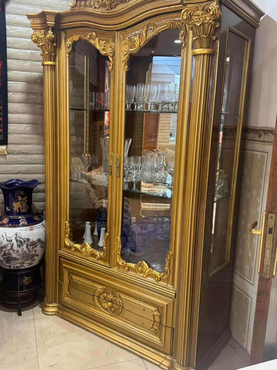 ڤاترينا مصري 
النضافه 100‎%‎ شخط مابيها 
السعر 175 وبيها مجال بسيط 
الـعنوان/ بغداد البلديات
اي استفسار بالخاص


**إذا كنت صاحب هذا الإعلان وتريد حذفه لأي سبب، رجاءا أرسل رسالة إلى الدعم الفني**