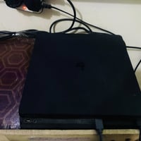 PlayStation 4 Slimعدد (2) (لون ابيض والثاني اسود ) مهكرات  ذاكرة 500  ...