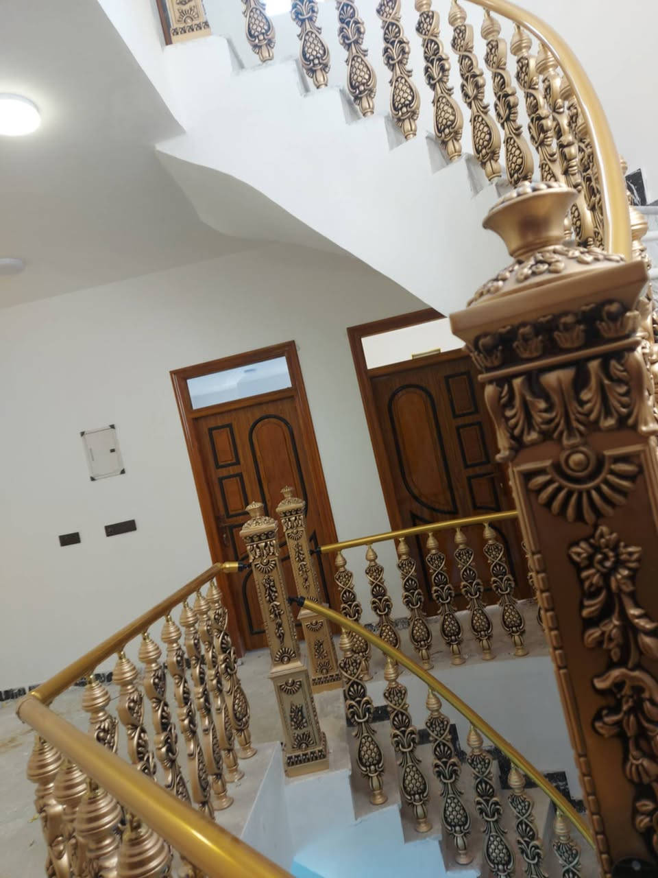 للبيع بيت تحفه
بيت مساحته ١٥٠م طابقين

بناء حديث كونكريت مسلح

يقع في الاسكان الصناعي النزله الأولى

بداية النزله الأولى قرب جامع

يحتوي طابق الأول على غرفتين وصاله ومطبخ وصحيات داخليه وخارجيه واستقبال

طابق ثاني ٤ غرف وصاله وصحيات

موبايل للاستفسار ***********
